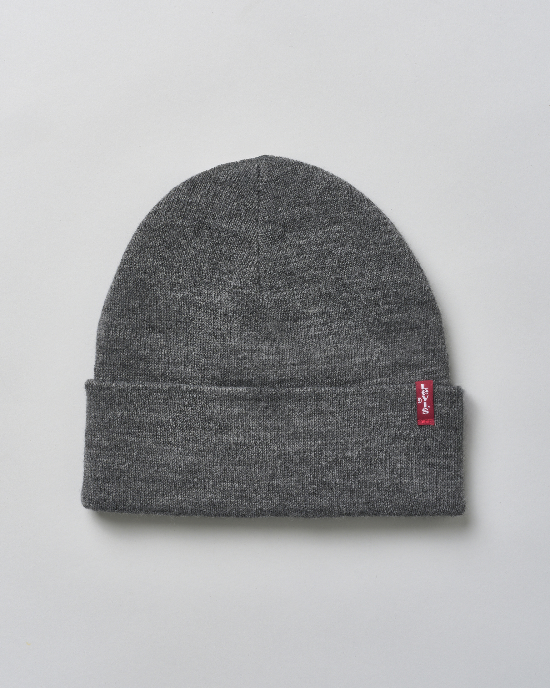 Levi's — Berretto Levi's grigio con risvolto e piccola etichetta rossa porta logo