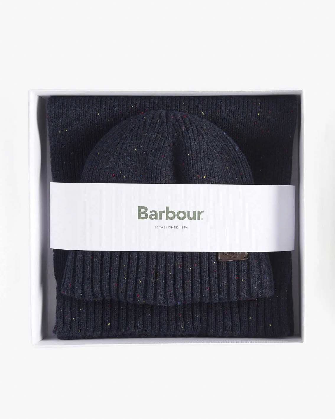 Cofanetto idea regalo Barbour composto da sciarpa e berretto blu in lana bottonata