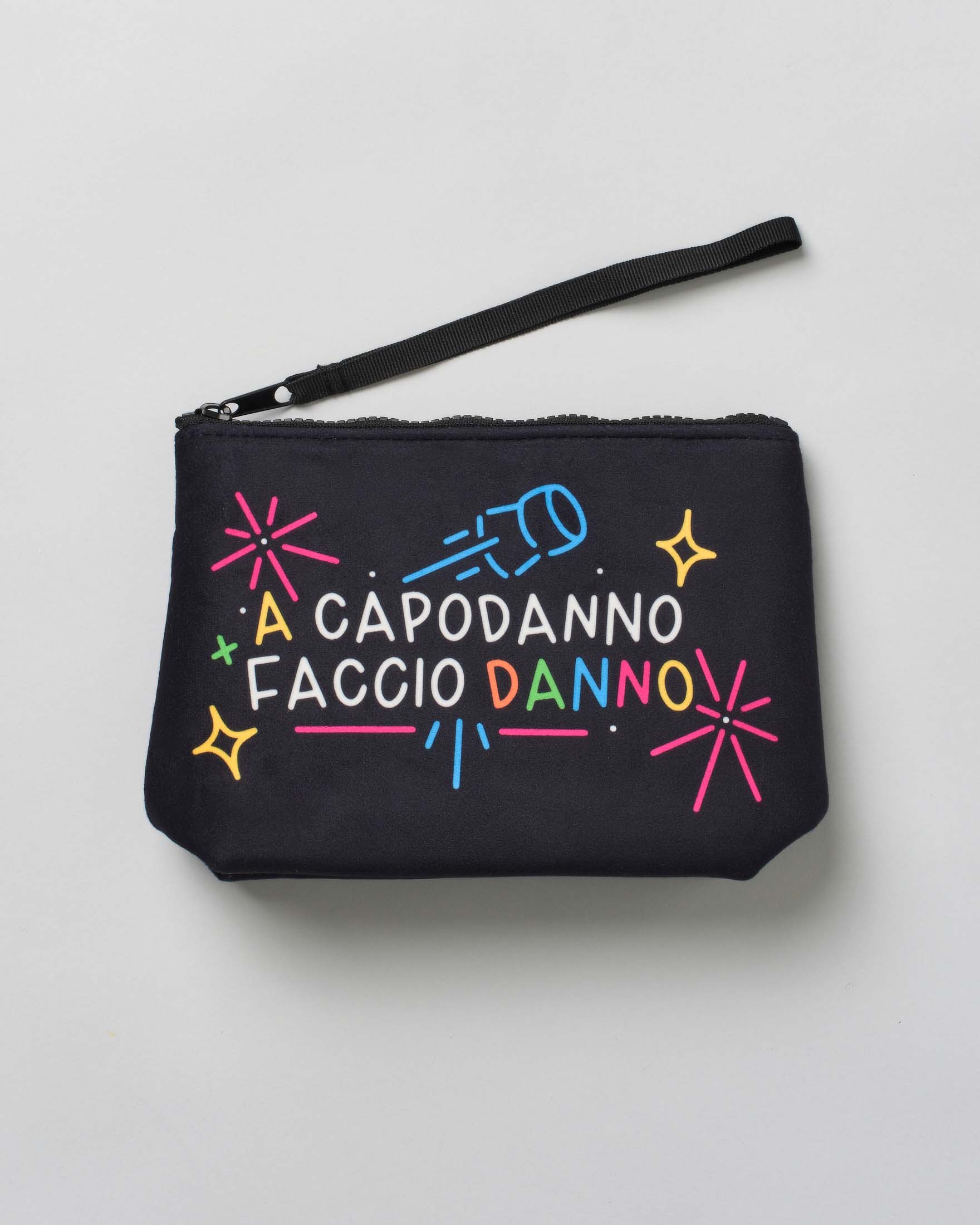 Pochette Aline nera in tessuto effetto lana con scritta A Capodanno Faccio Danno