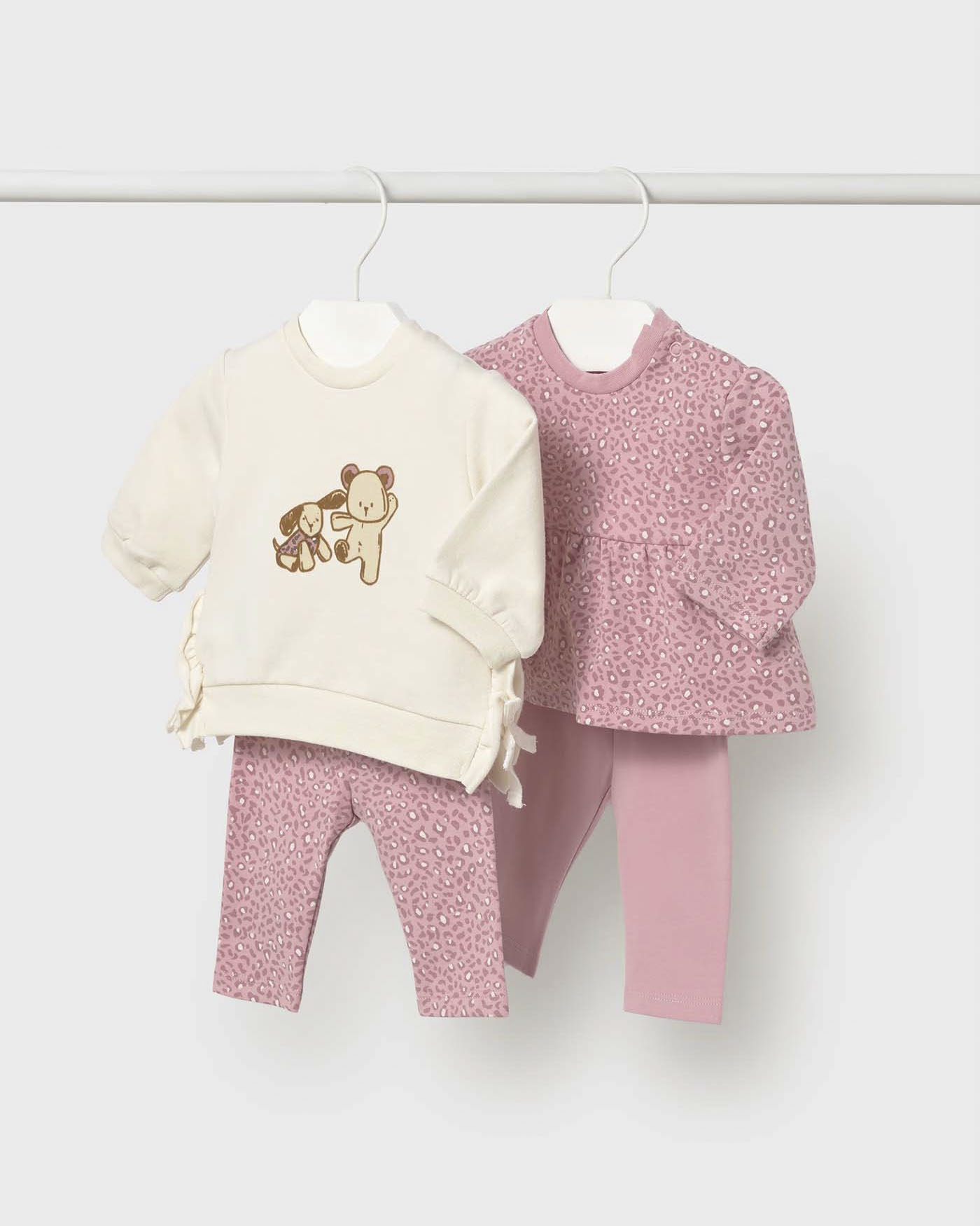 Completo Mayoral avorio e rosa in cotone stretch con animaletti