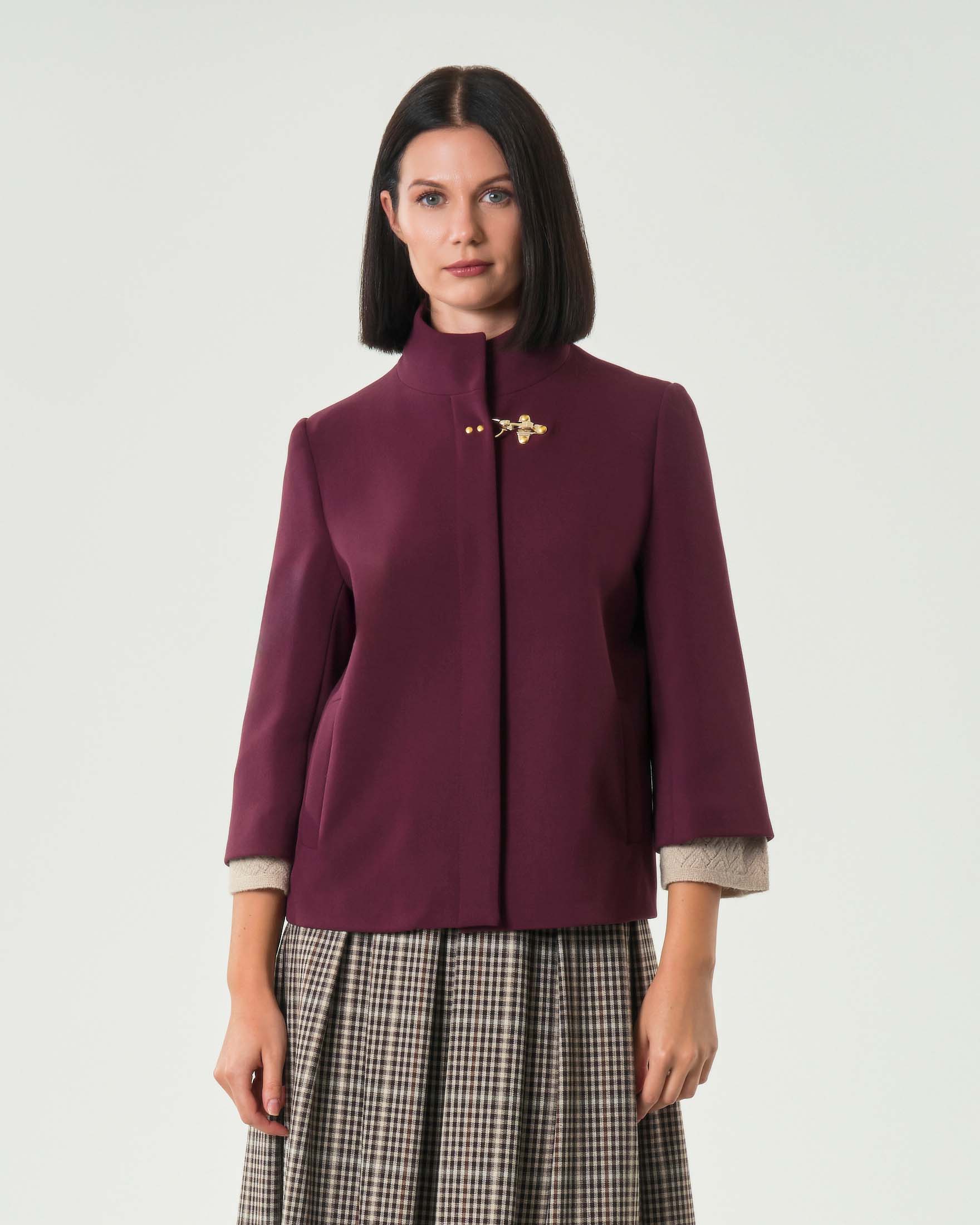 Giacca Hlo! bordeaux in crêpe con gancio di chiusura sul colletto alto image