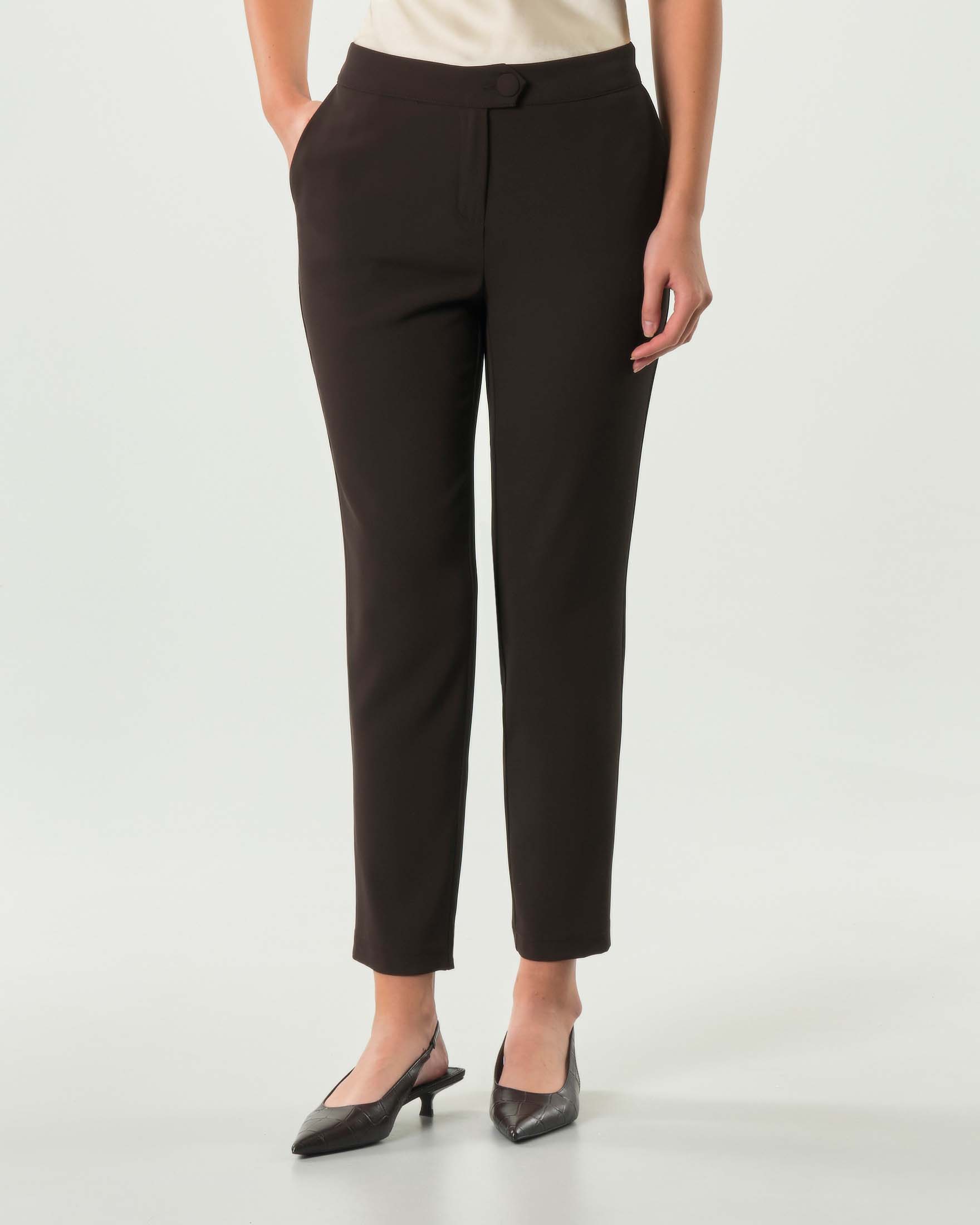 Pantaloni marroni Hlo! in crèpe dalla linea slim con bottone di chiusura rivestito in tessuto abbinato image