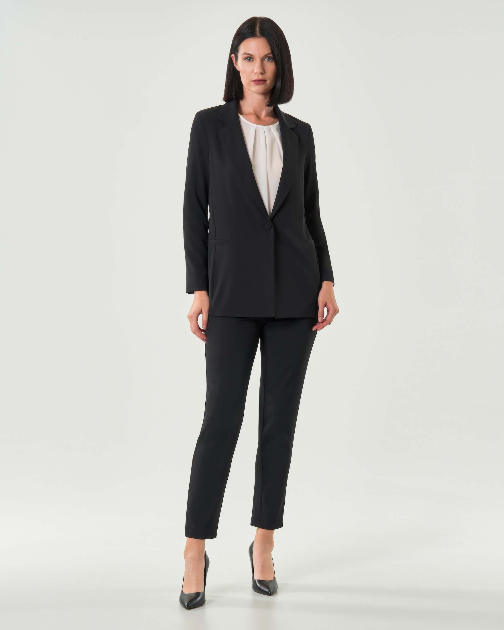 Pantaloni neri Hlo! in crèpe dalla linea slim con bottone di chiusura rivestito in tessuto abbinato