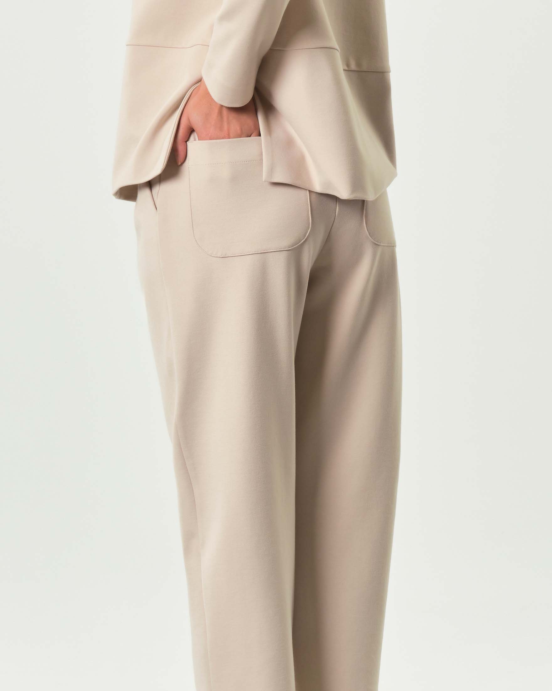 Pantaloni color sabbia Hlo! dalla linea baloon in tessuto lavorato a punto Milano con elastico inserito in vita image