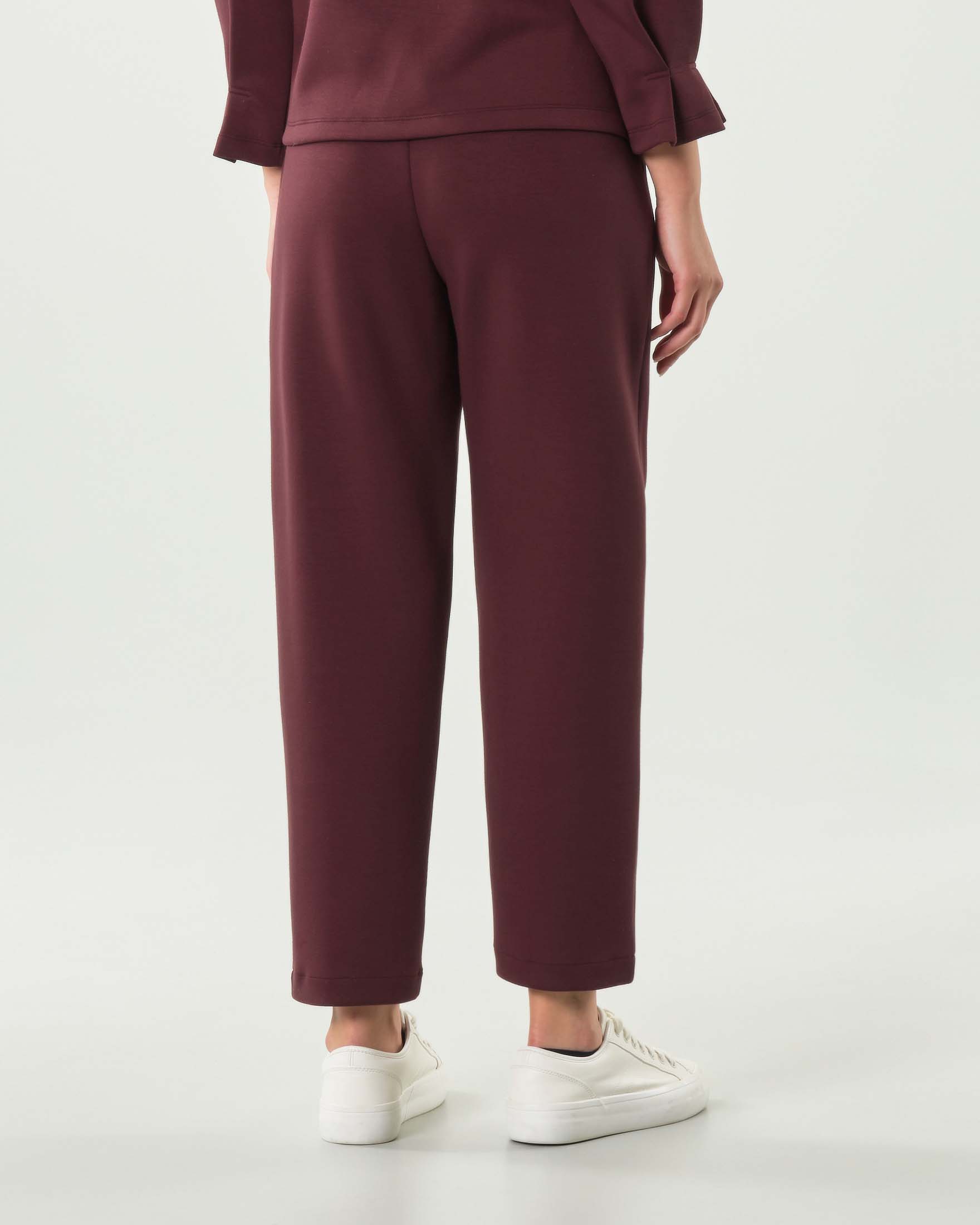 Pantaloni bordeaux Hlo! dalla linea baloon in tessuto effetto scuba con elastico inserito in vita image