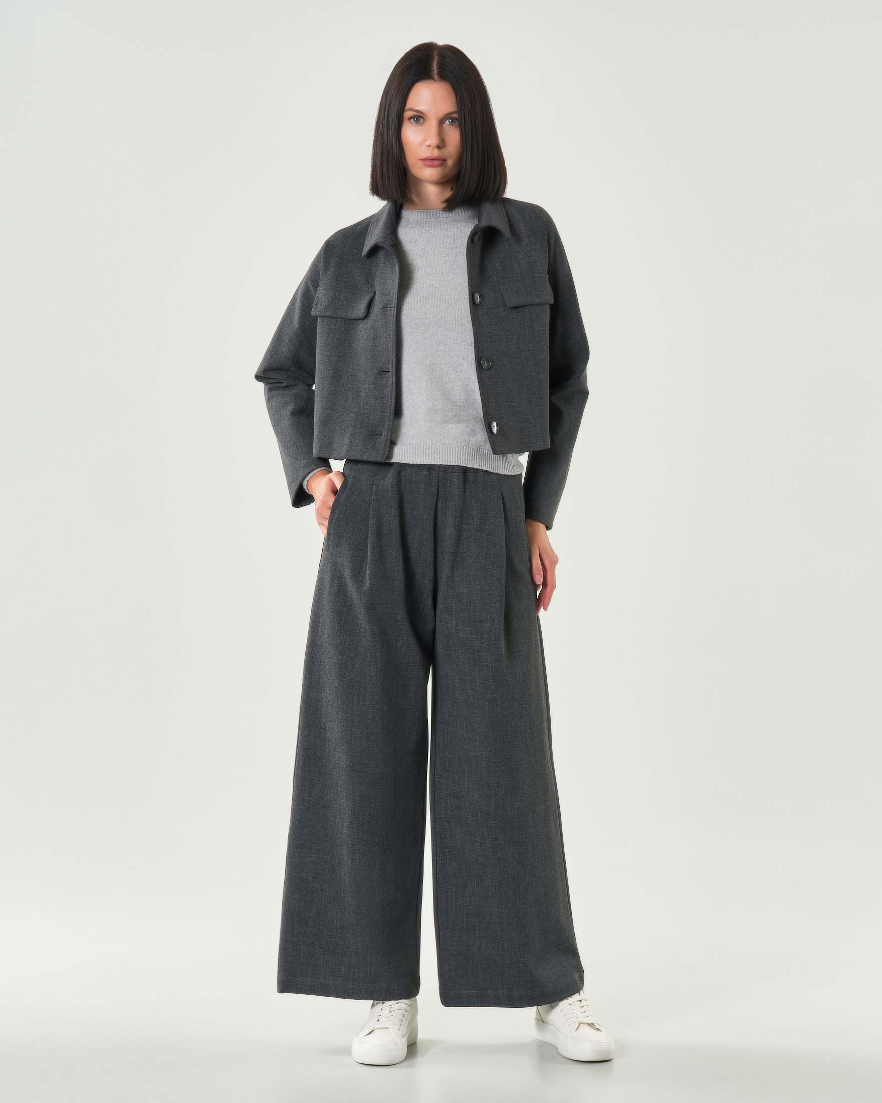 Giacca Hlo! grigio antracite cropped con colletto a camicia e taschini con patta image