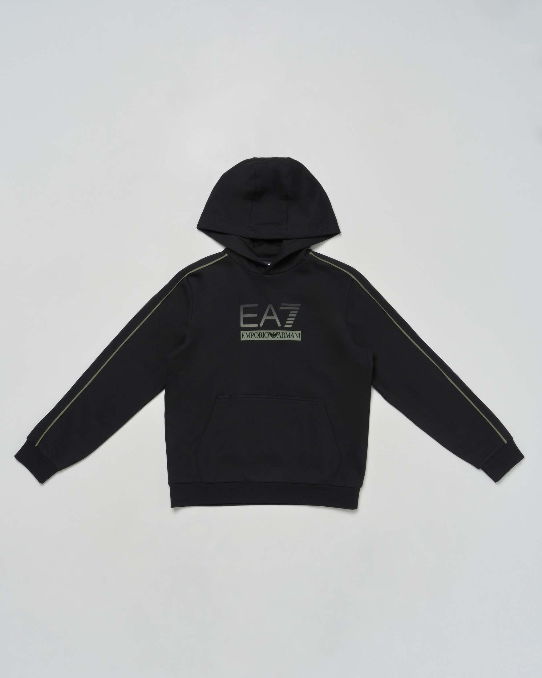 Felpa EA7 nera con cappuccio e logo monogram verde