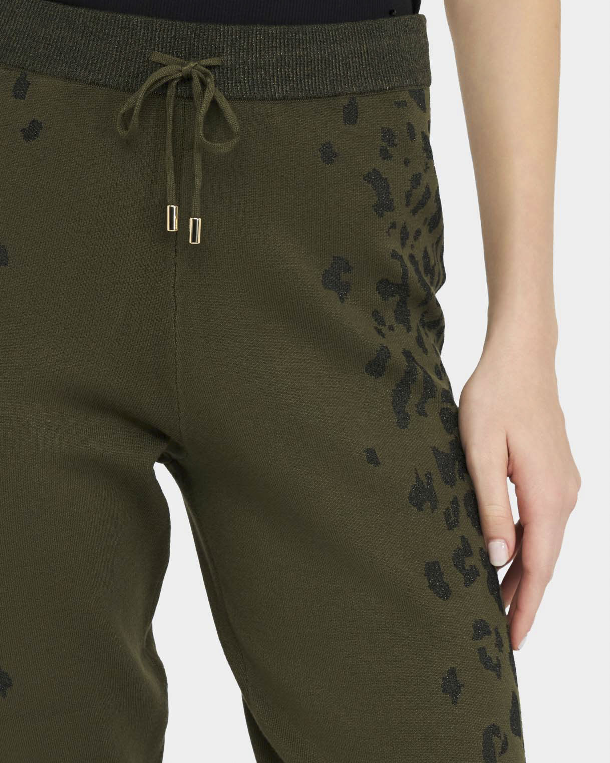 Pantaloni jogging Liu Jo Sport verde militare in maglia con motivo animalier image