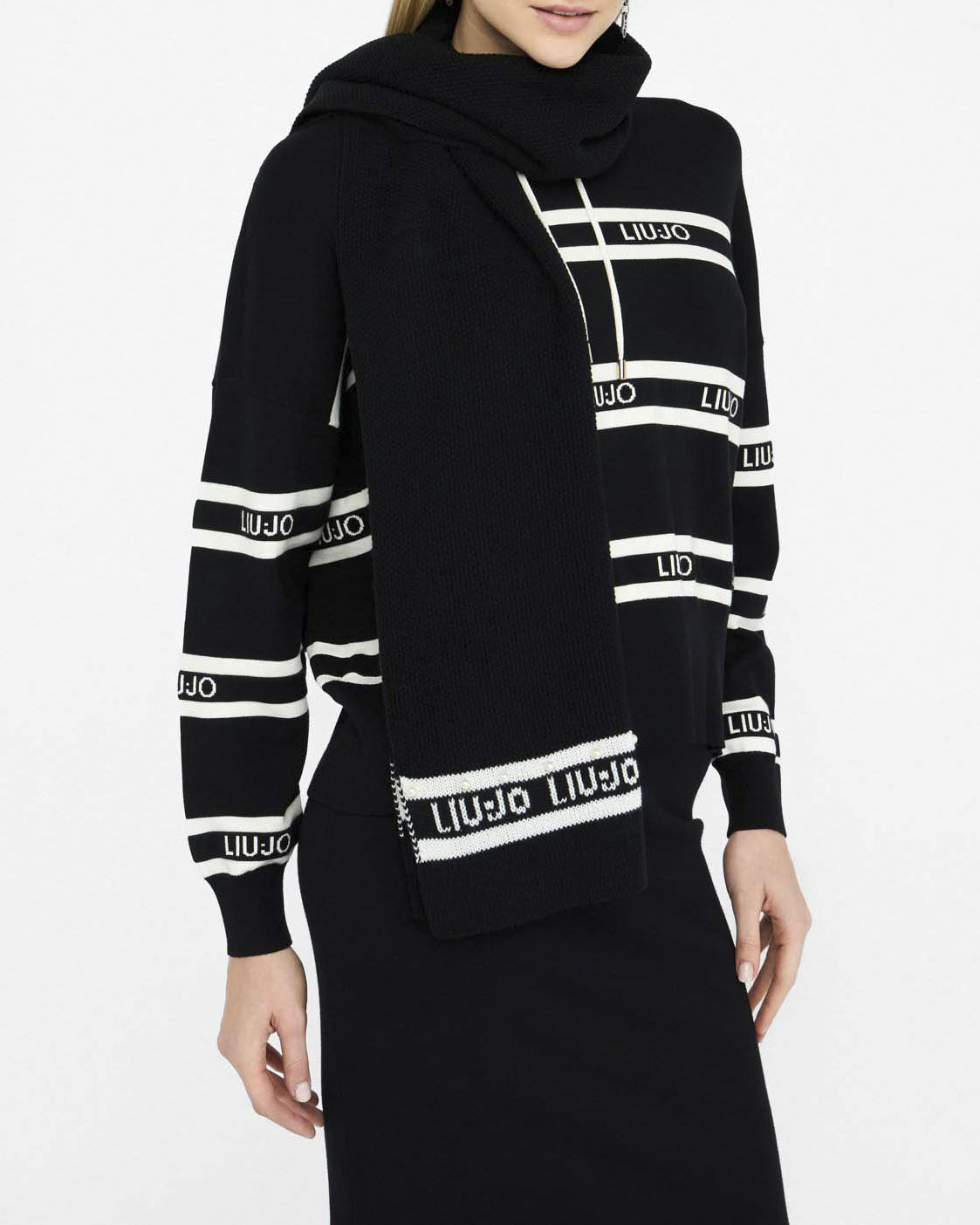 Sciarpa Liu Jo Sport nera in misto viscosa con logo jacquard a contrasto image