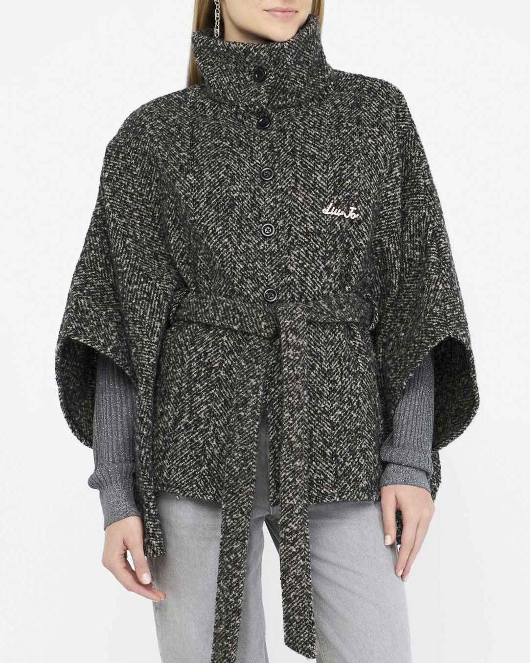 Mantella Liu Jo Accessories nera tessuto chevron con spilla rilievo