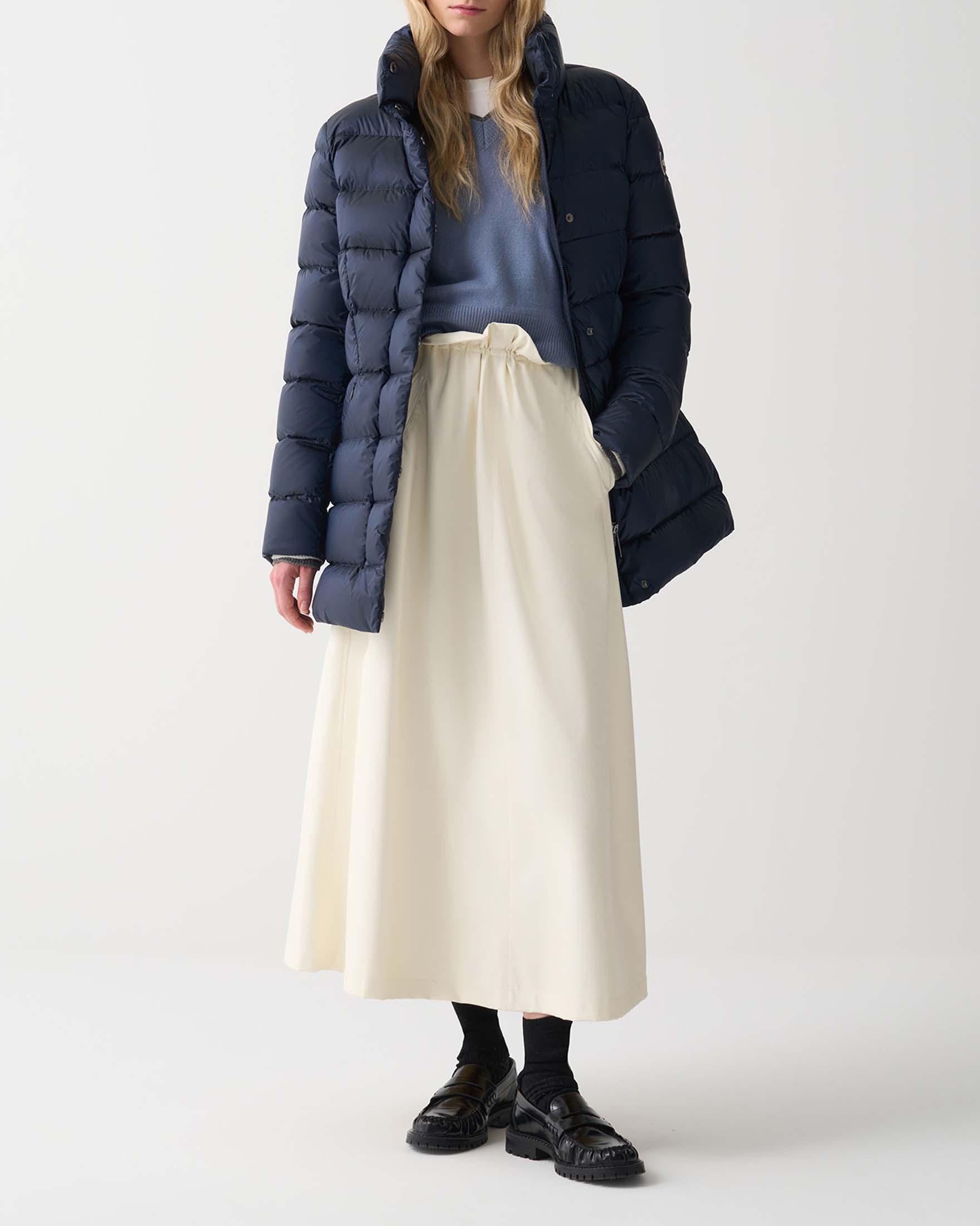 Piuminio sfiancata blu Colmar Originals con collo in piedi imbottito in piuma naturale