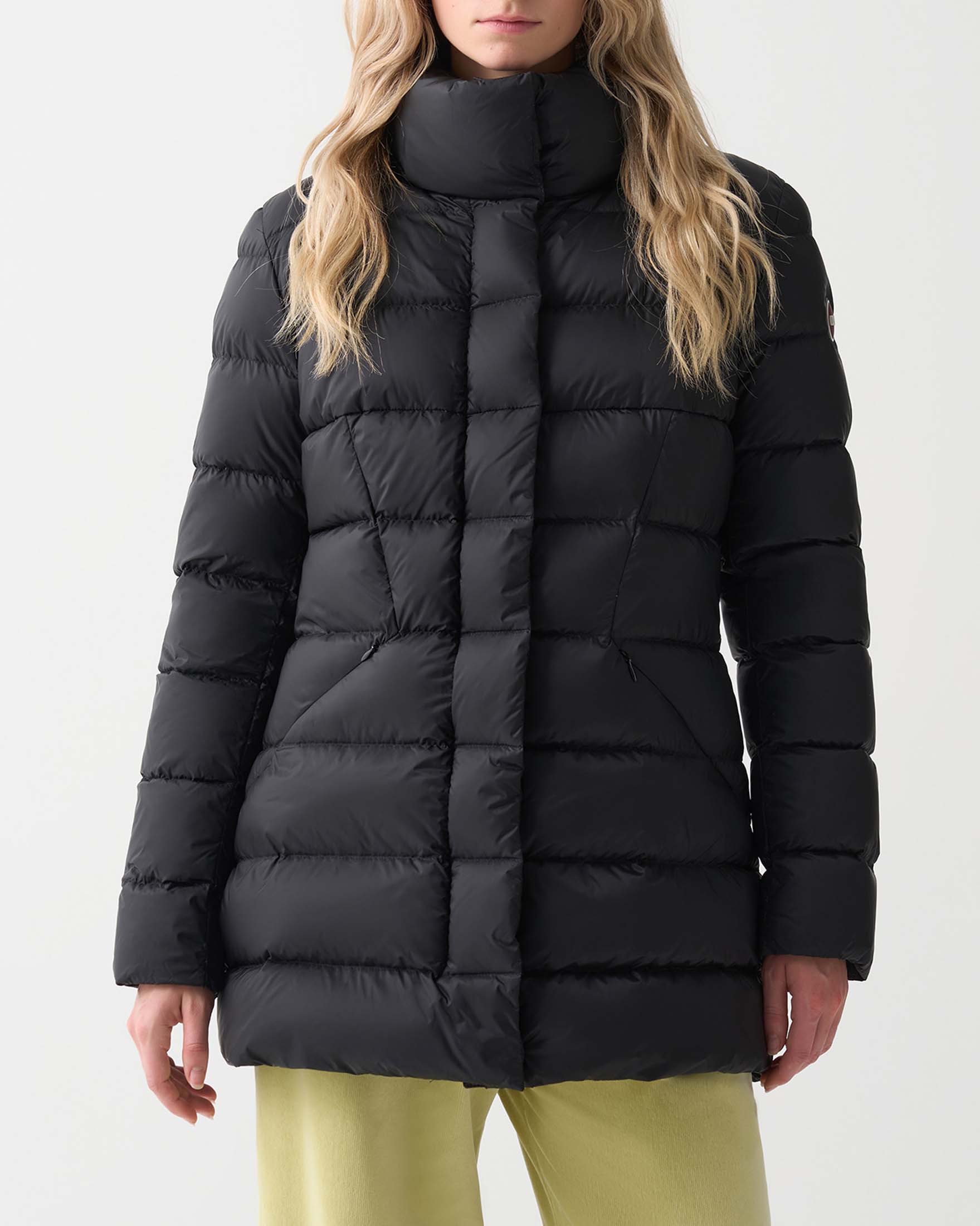 Piuminio sfiancata nero Colmar Originals con collo in piedi imbottito in piuma naturale image