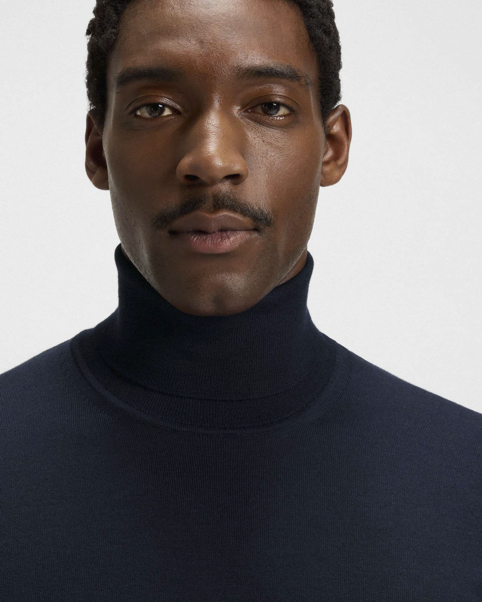 Dolcevita Boss blu in pura lana merino