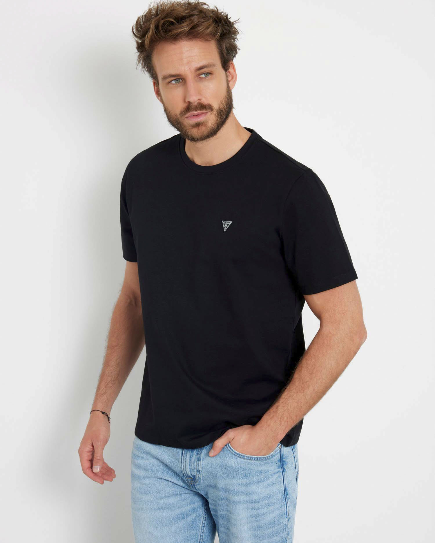 T-shirt Guess nera regular-fit in cotone con logo ricamato sul petto