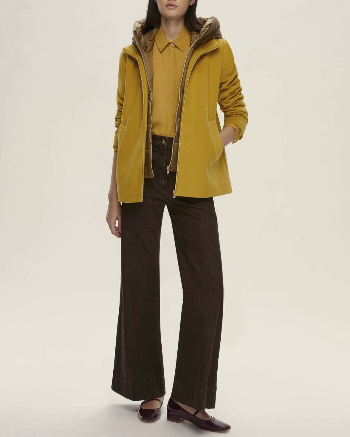 Cappottino color lime Emme Marella in tessuto diagonale con pettorina e cappuccio imbottiti in nylon removibili