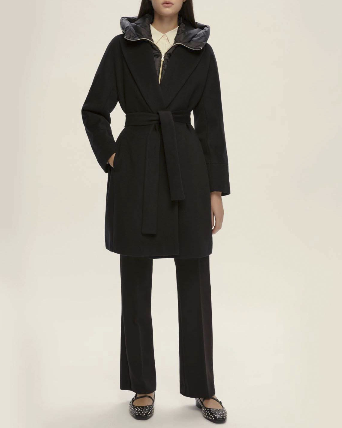 Cappottino nero Emme Marella in tessuto diagonale con scollo a rever e pettorina e cappuccio imbottiti in nylon removibili