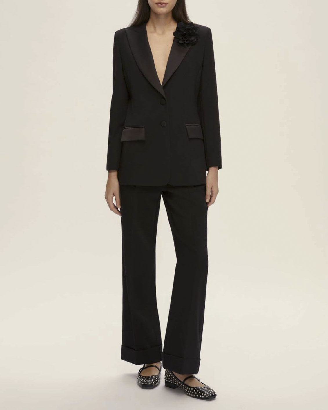 Blazer nero Emme Marella in misto viscosa stretch con spilla a fiore e dettagli in satin