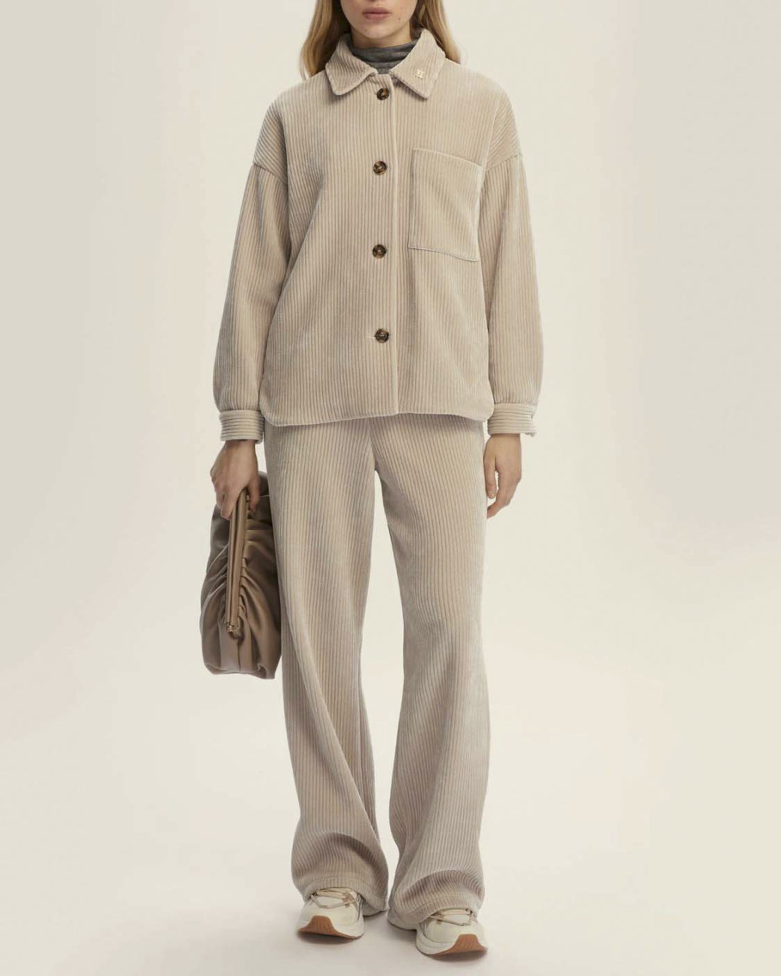 Shacket color sabbia Emme Marella in velluto cinquecento righe con tascone applicata sul petto