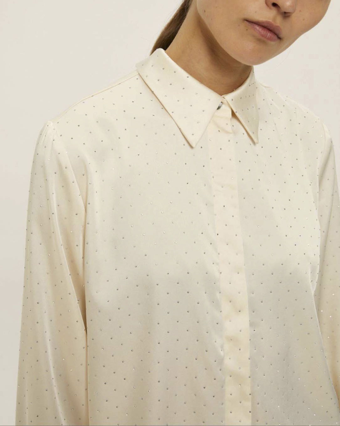 Camicia color avorio Emme Marella in raso con strass applicati sul davanti image