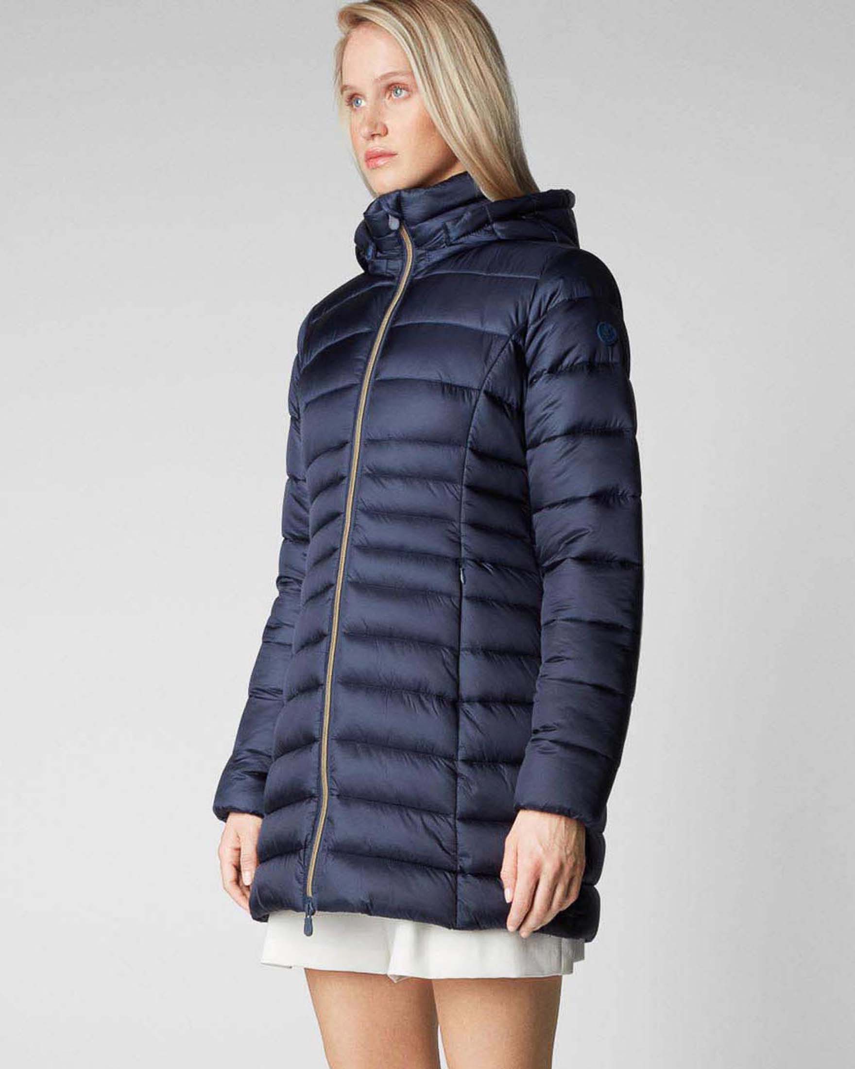 Piumino blu Save the duck lunghezza media modello Reese in tessuto effetto raso dalla linea sfiancata con cappuccio staccabile image
