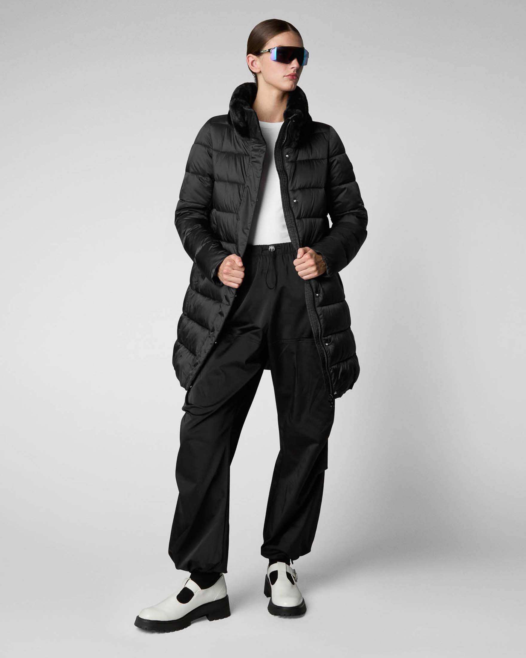 Piumino midi nero Save the duck modello Dalea imbottito con collo in piedi profilato in ecopelliccia tono su tono image