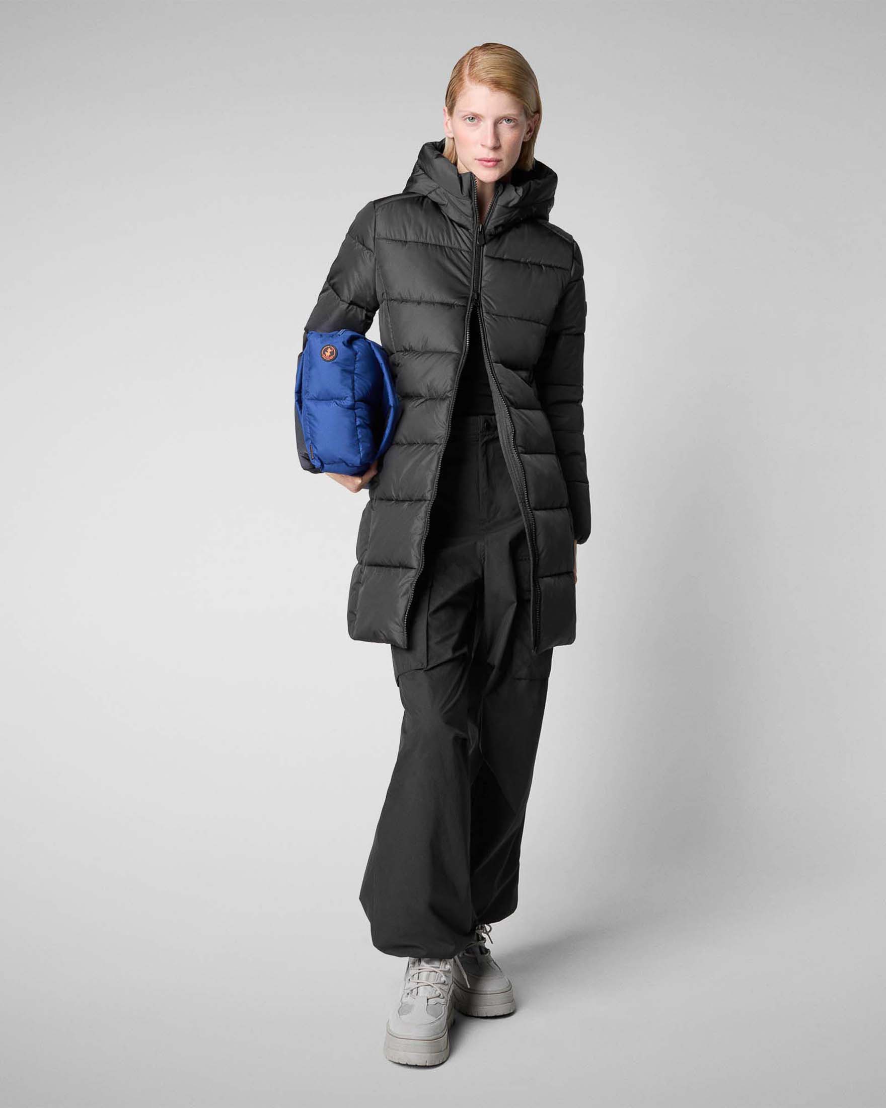 Piumino midi nero Save the duck modello Taylor con cappuccio molto avvolgente realizzato in tessuto dal finish opaco image