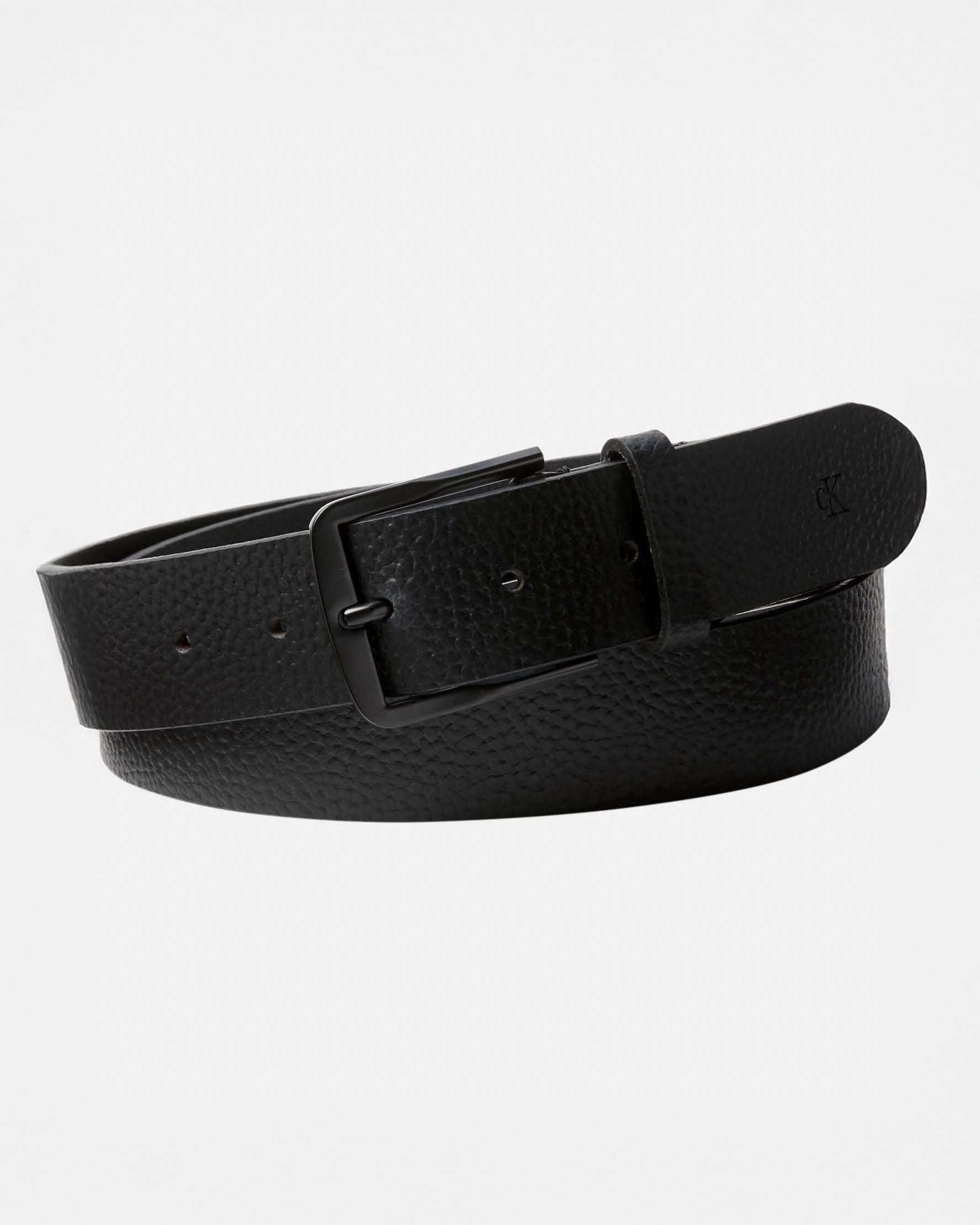 Cintura Calvin Klein Jeans nera in pelle martellata con fibbia in tono