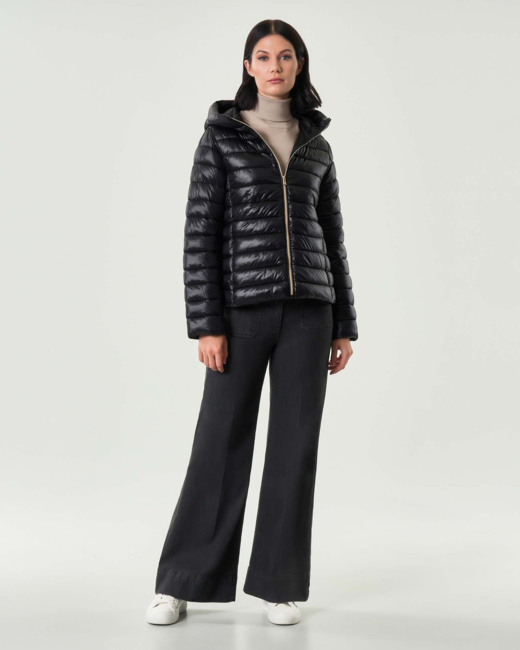 Piumino nero Emme Marella in tessuto tecnico downproof antigoccia con cappuccio