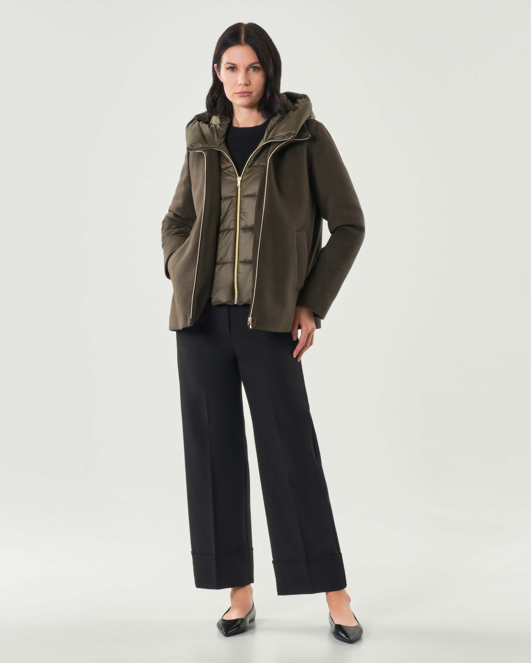 Cappottino verde militare Emme Marella in tessuto diagonale con pettorina e cappuccio imbottiti in nylon removibili