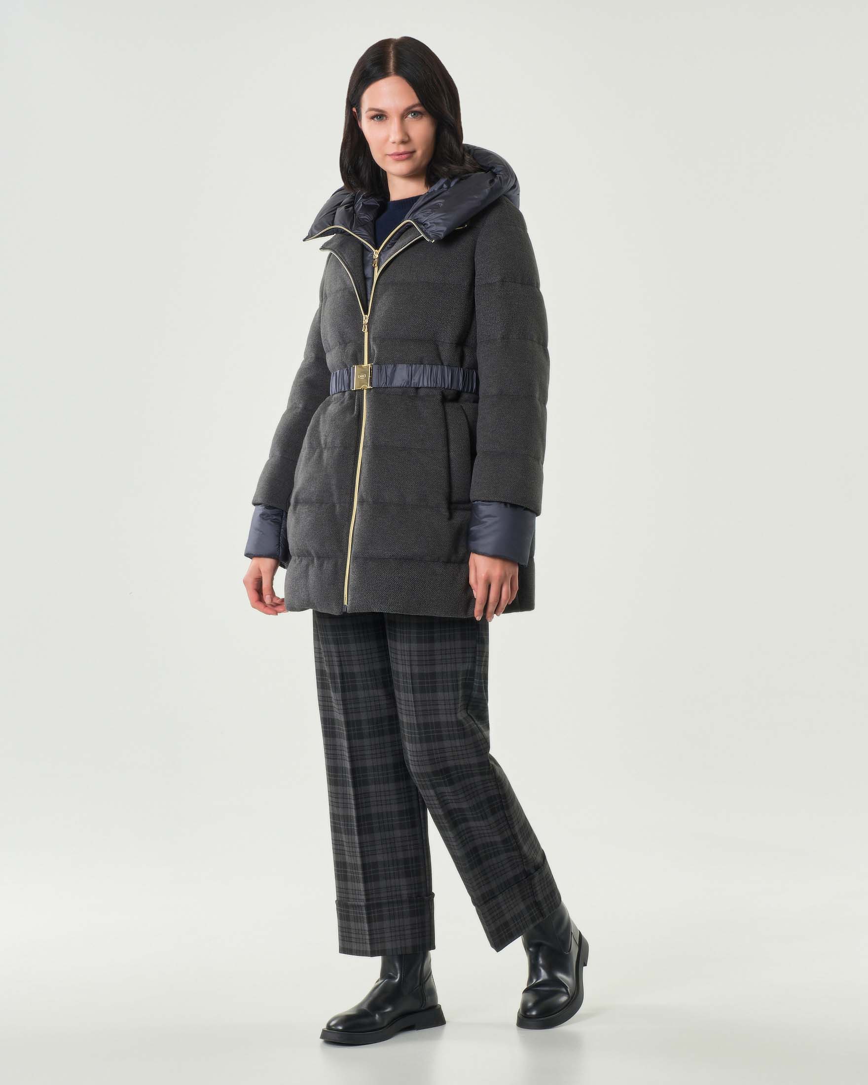 Piumino grigio antracite Emme Marella in panno soft imbottito con cappuccio e pettorina in tessuto imbottito blu