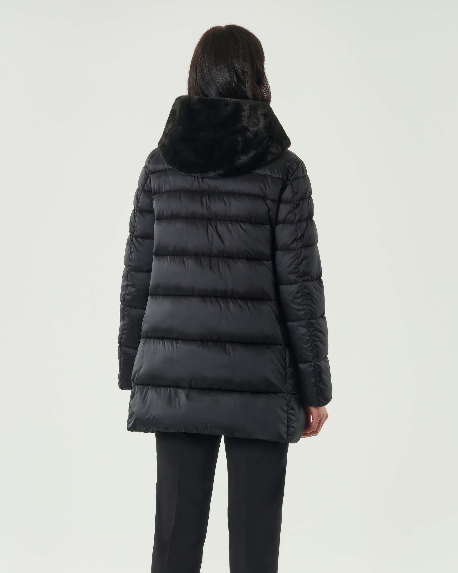 Piumino nero Emme Marella in tessuto semilucido con pettorina e