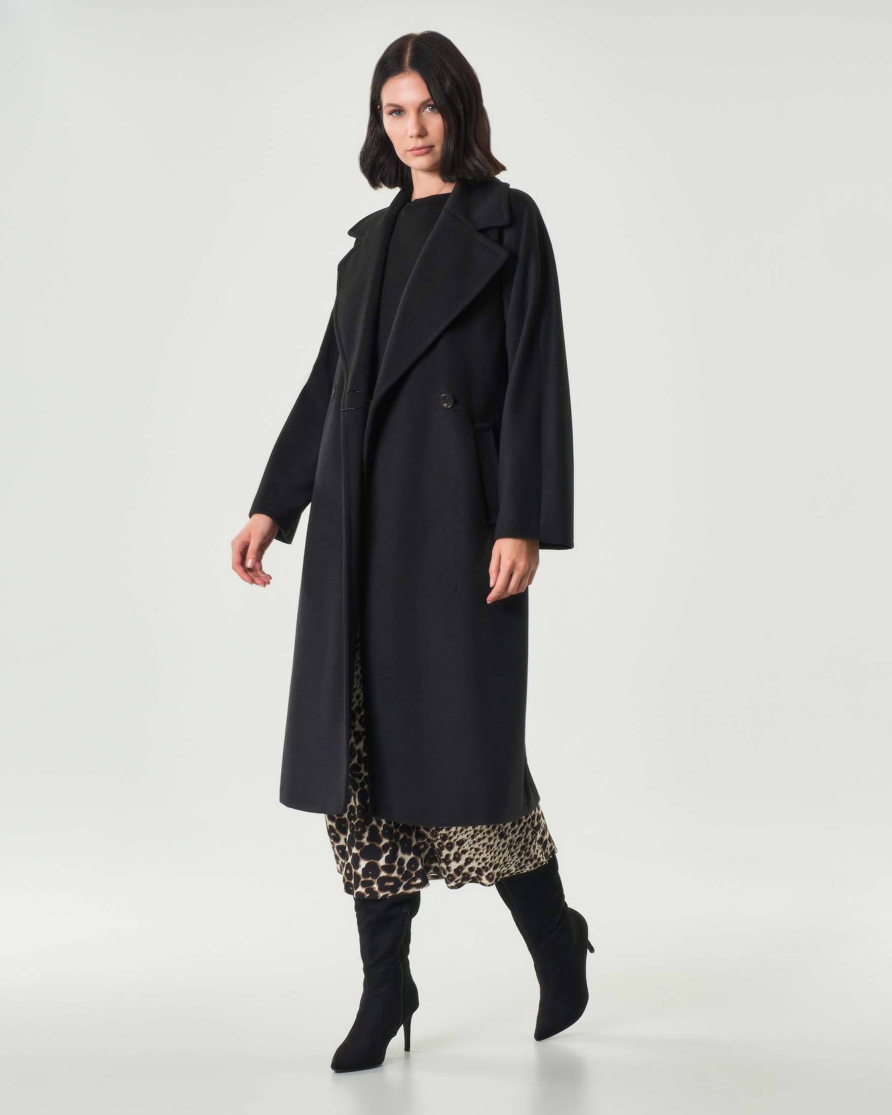 Cappotto doppiopetto nero Emme Marella in panno soft di viscosa con cintura in vita