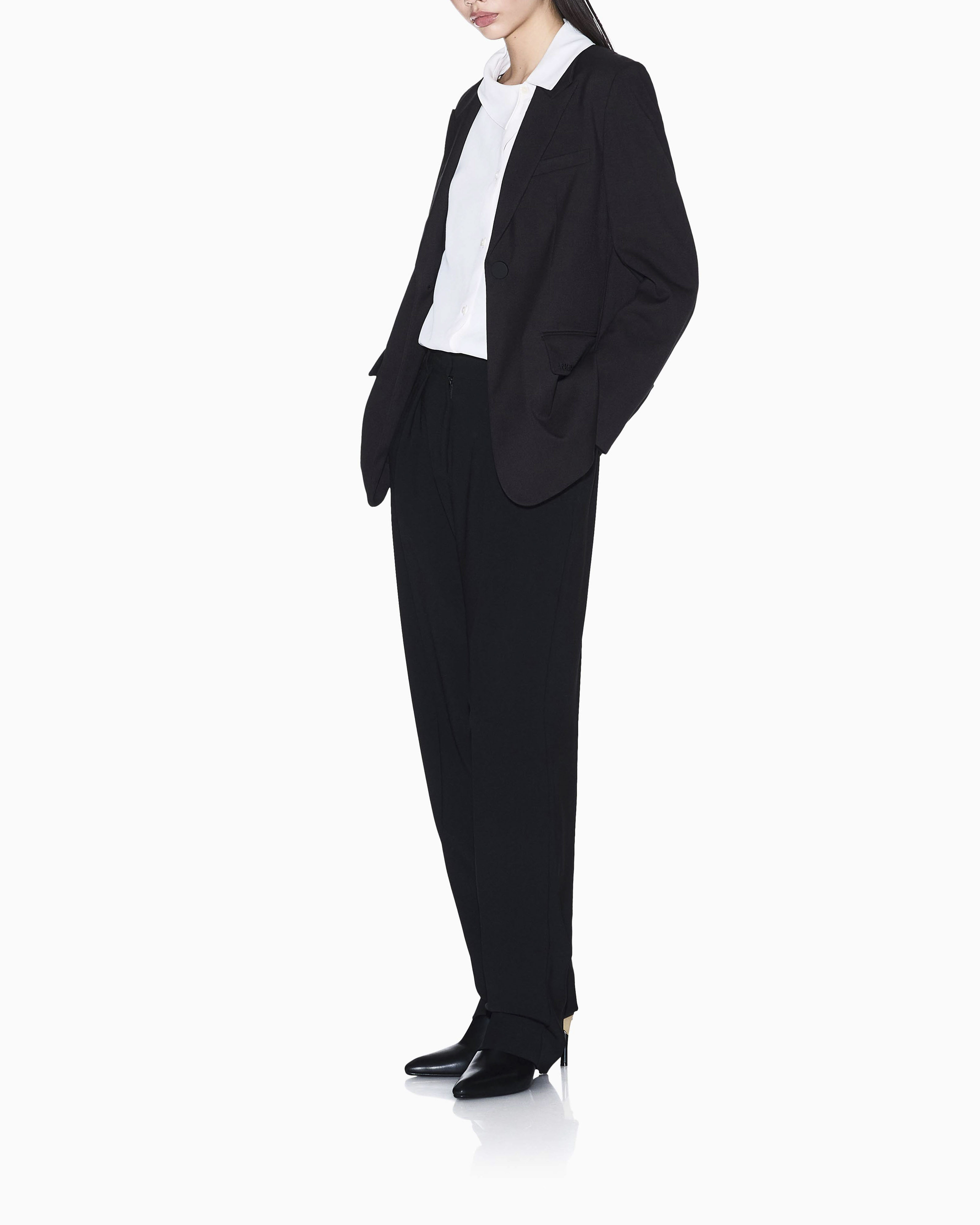 Pantaloni neri Armani Exchange in tessuto fluido con pinces in vita