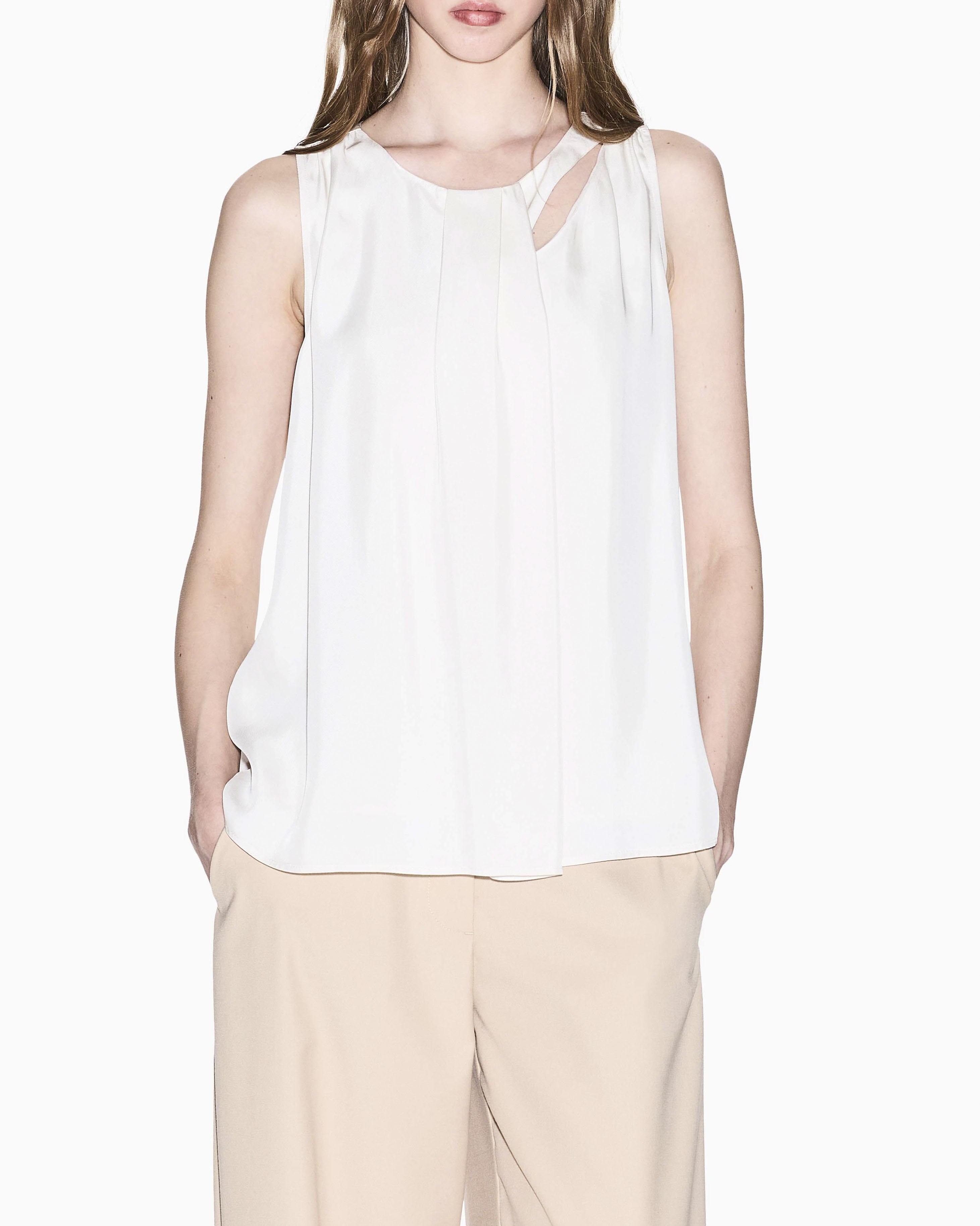 Top Armani Exchange avorio in viscosa con dettaglio drappeggiato sullo scollo