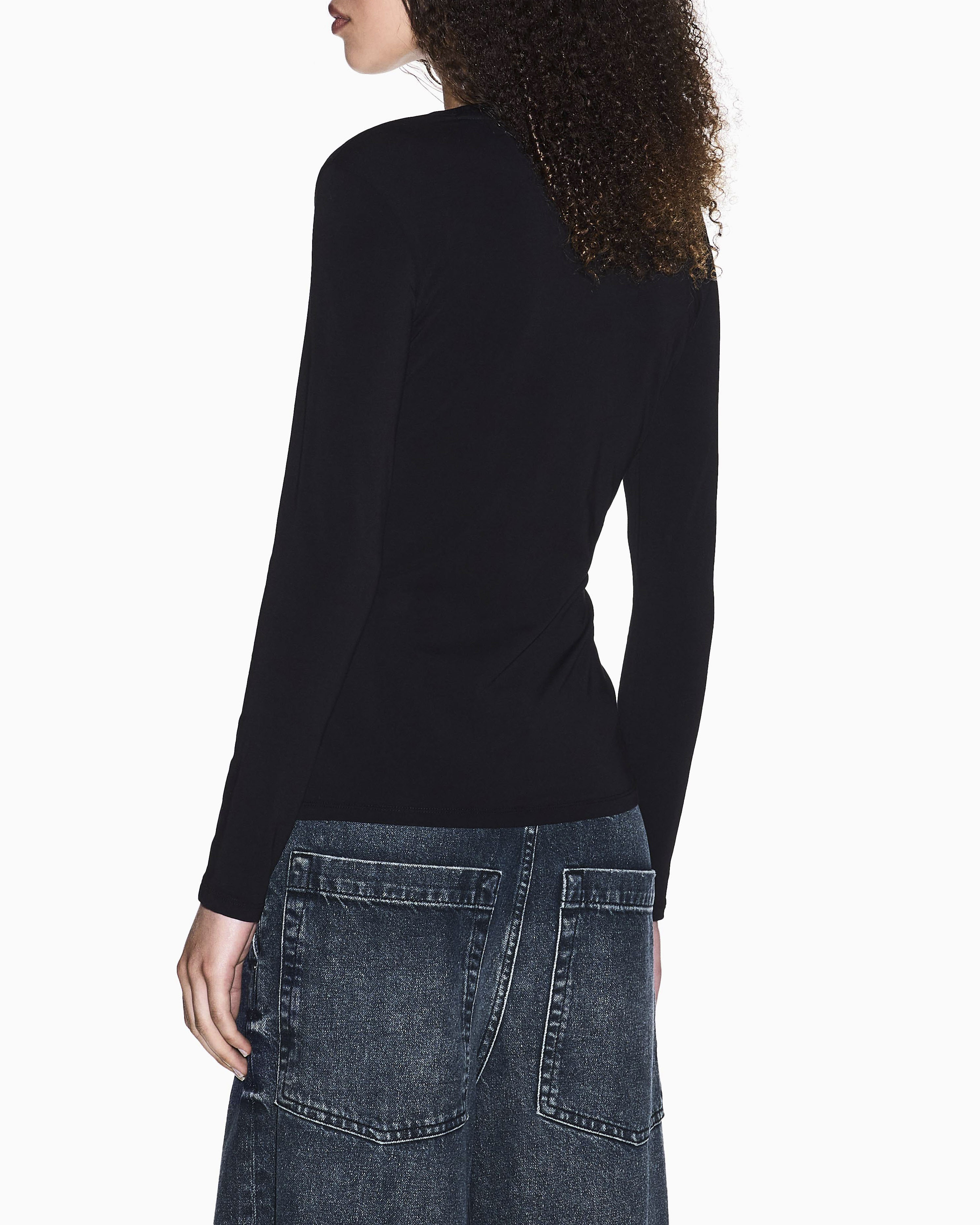 T-shirt a manica lunga Armani Exchange nera in jersey di cotone elasticizzato image