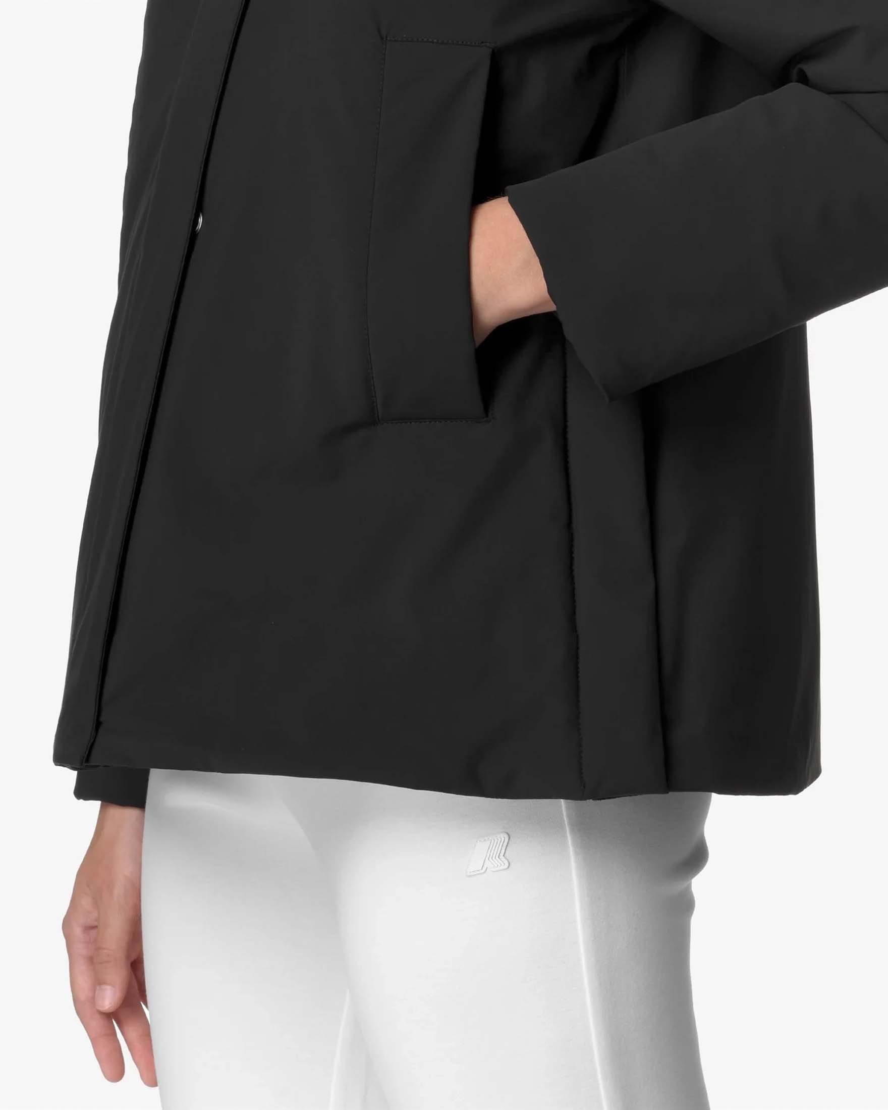 Giacca nera K-Way Marlette in tessuto impermeabile e antivento con collo in piedi image