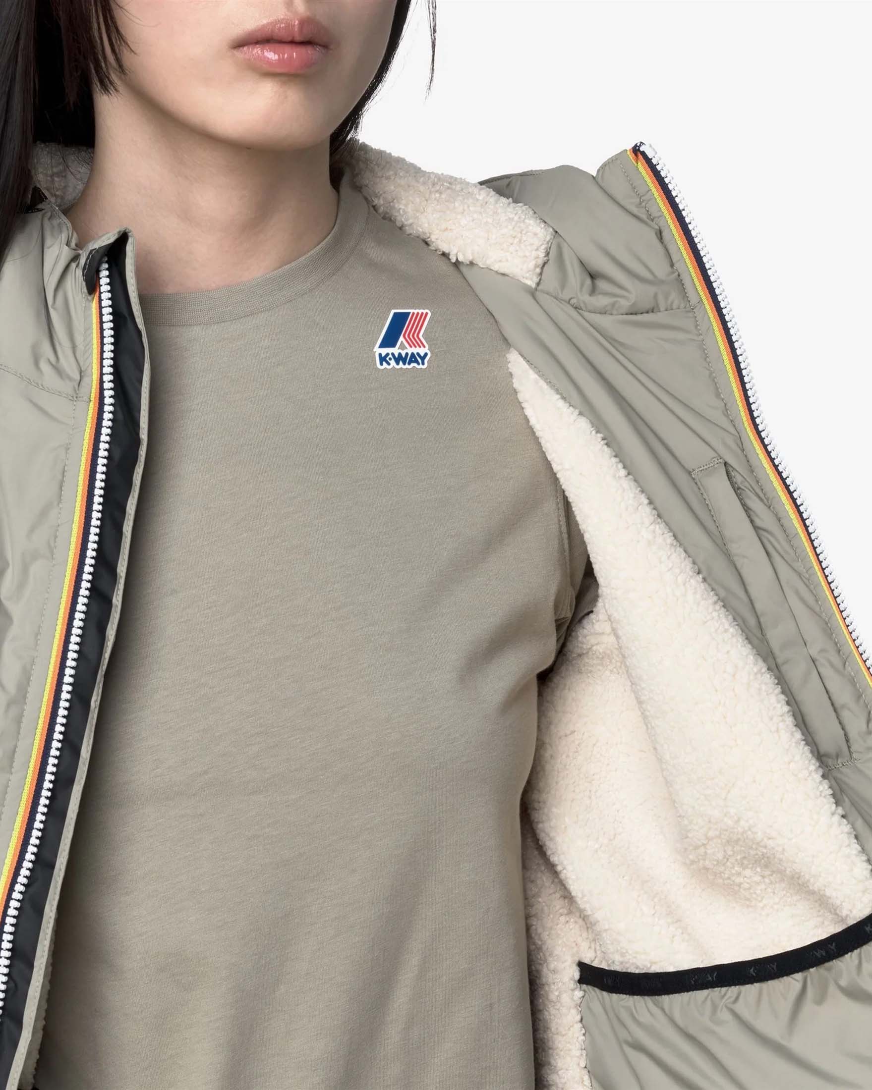 Giubbino K-Way Le Vrai 4.0 Albine Orsetto verde militare con inserto in tessuto effetto sherpa e cappuccio image