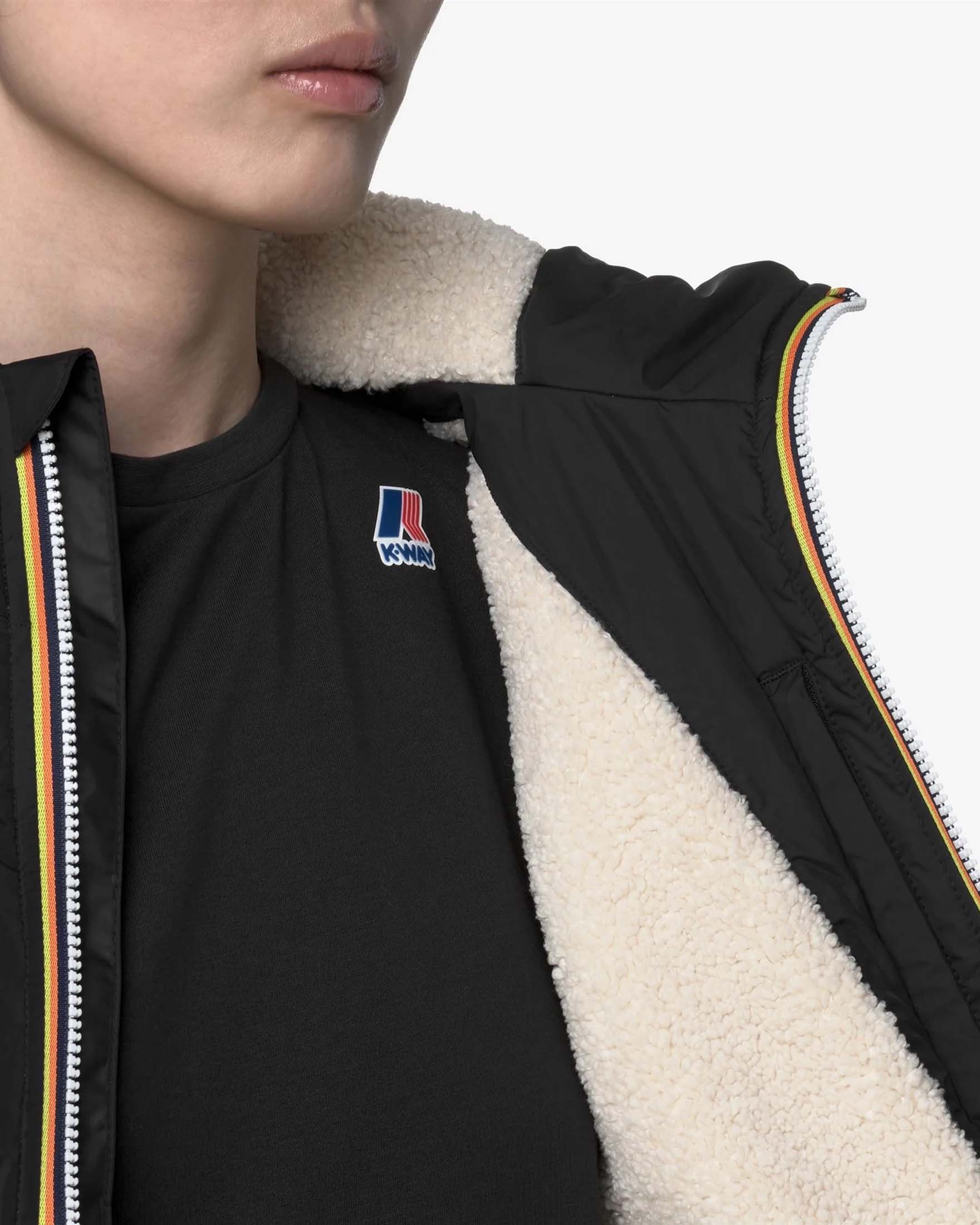 Giubbino K-Way Le Vrai 4.0 Albine Orsetto nero con inserto in tessuto effetto sherpa e cappuccio image