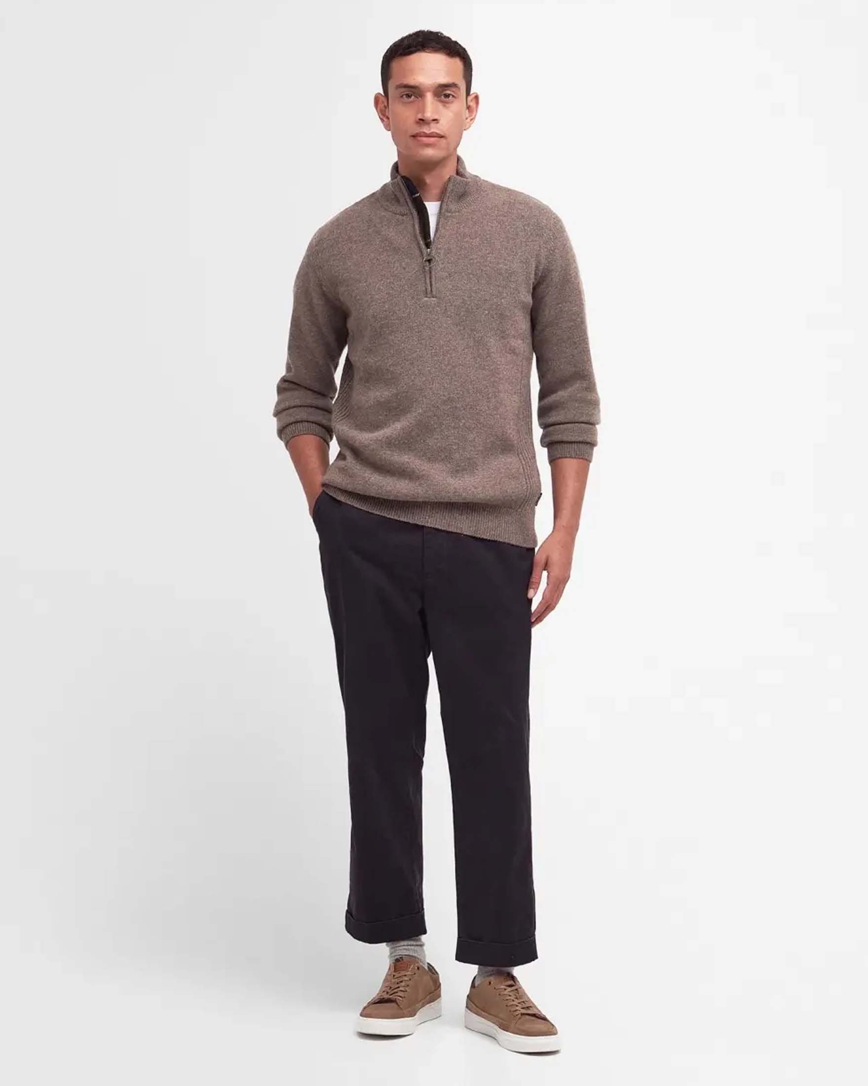 Maglione Barbour color noce in pura lana con apertura a mezza zip