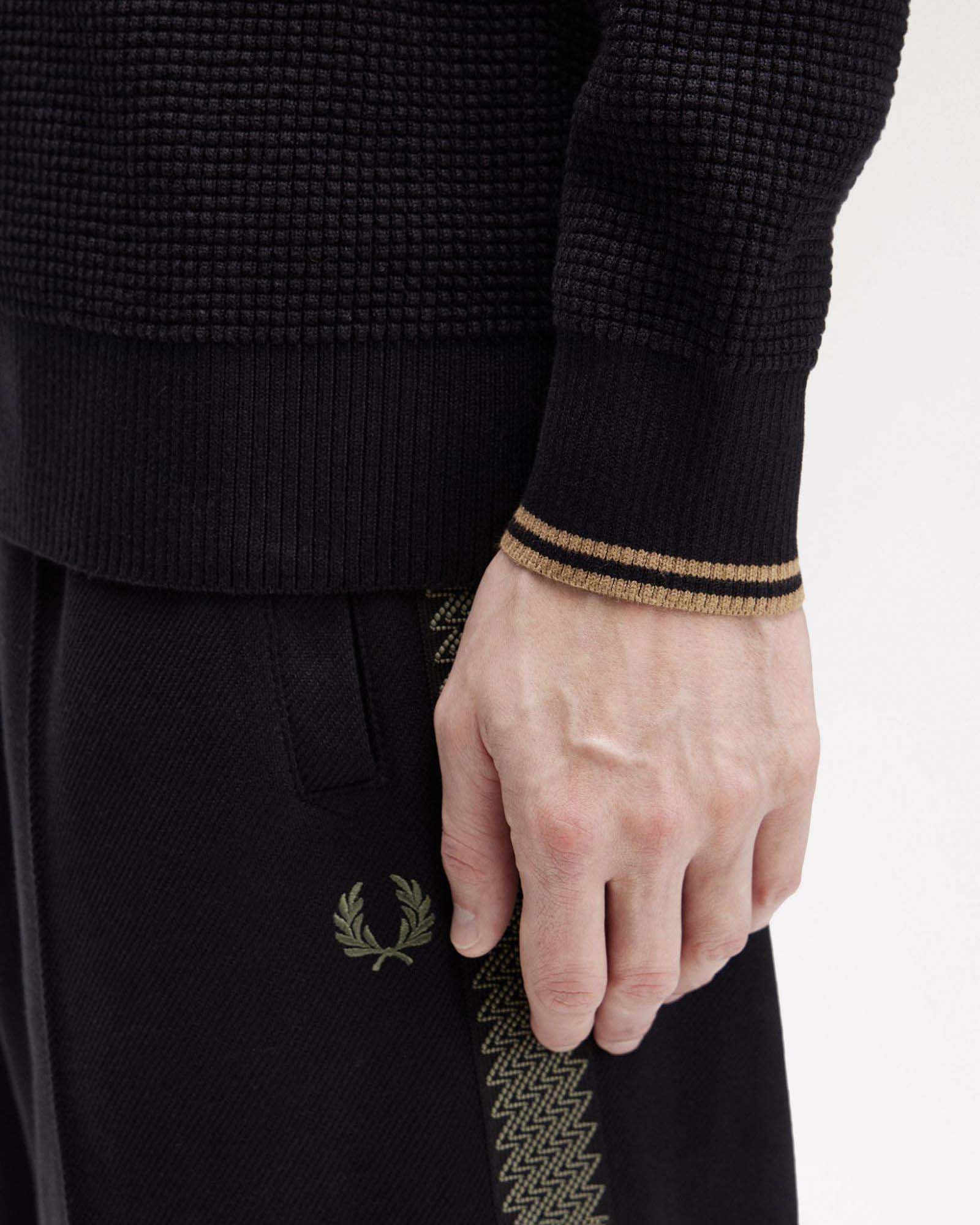 Maglia girocollo Fred Perry nera in puro cotone punto waffle