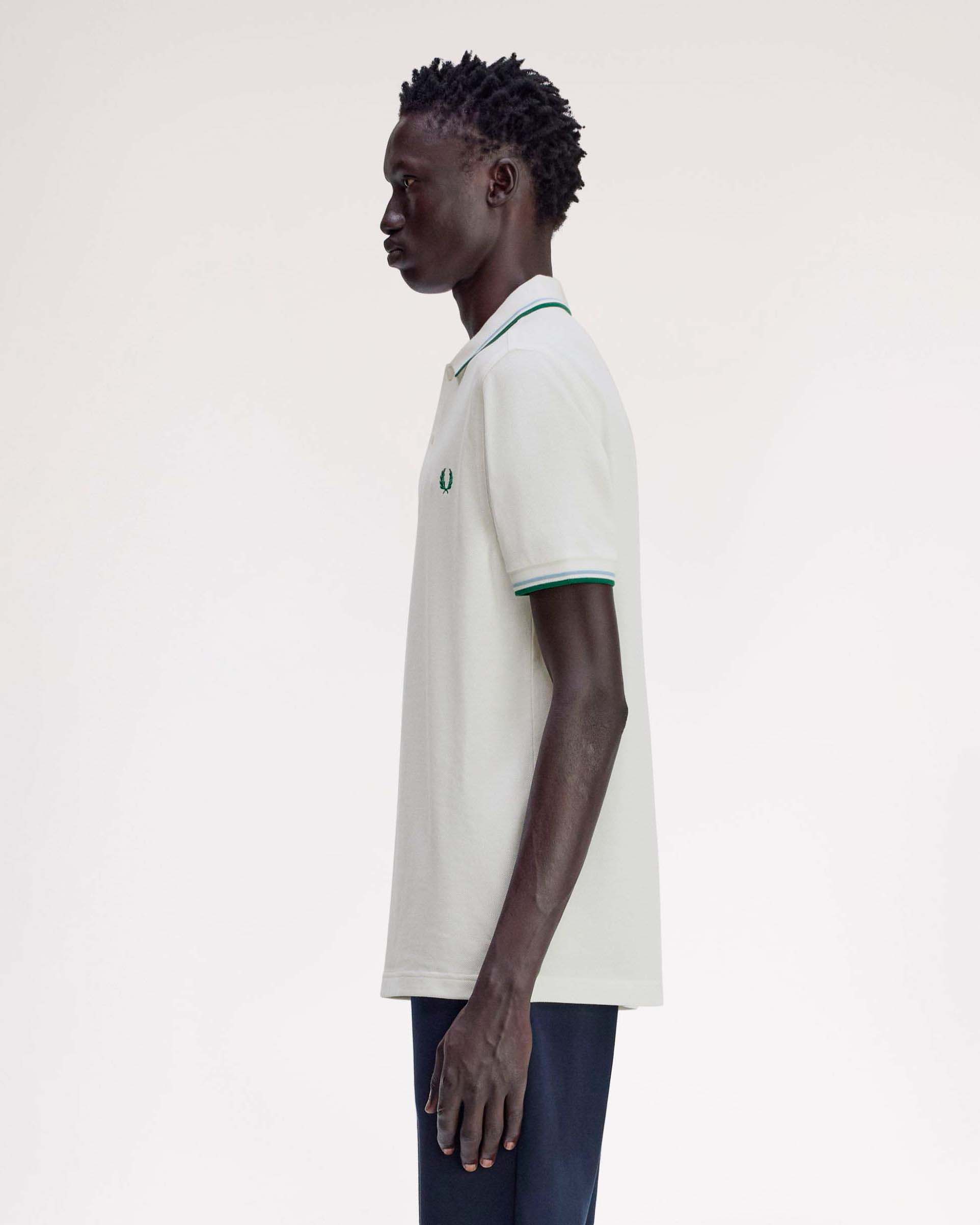 Polo Fred Perry bianca mezza manica con bordino verde e azzurro
