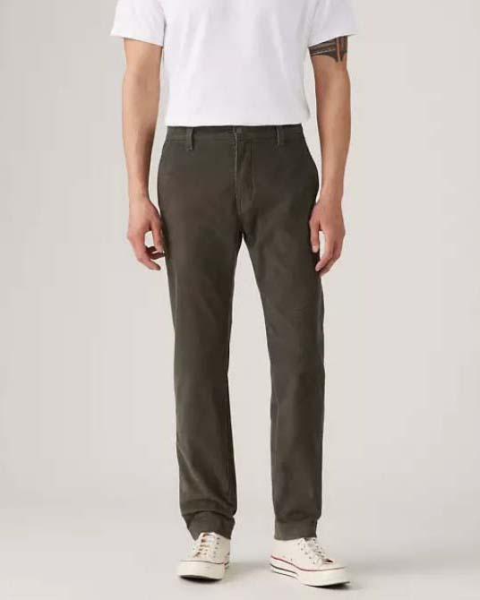 Pantalone chino Levi's color fango in velluto di cotone stretch a costine