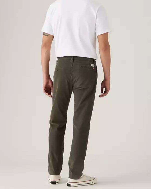 Pantalone chino Levi's color fango in velluto di cotone stretch a costine image