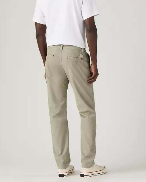 Pantalone chino Levi's salvia in velluto di cotone stretch a costine image