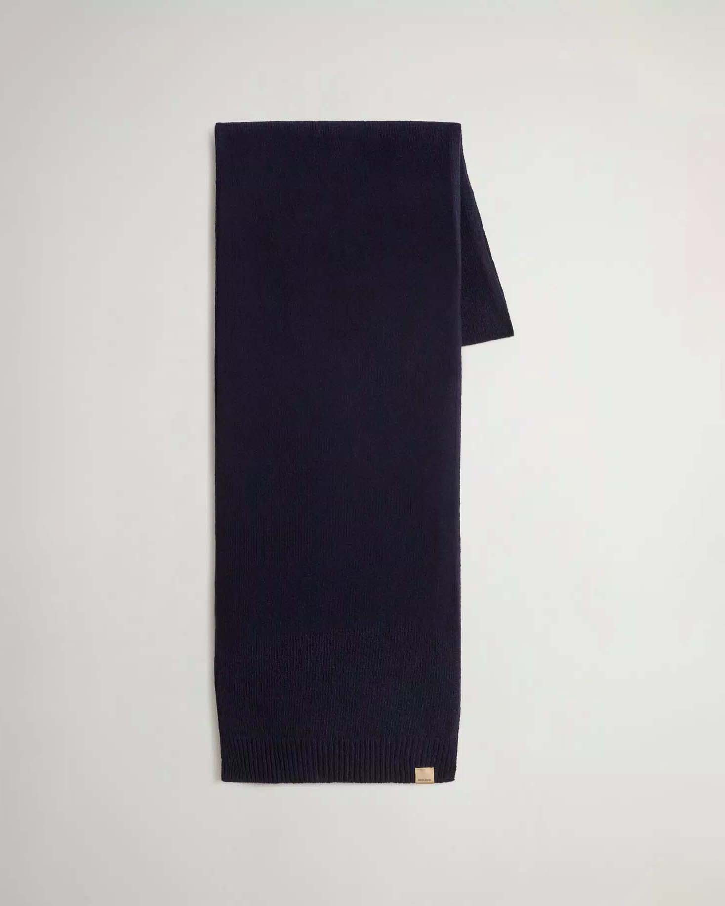 Gift box idea regalo Woolrich composta da sciarpa e berretto blu in lana