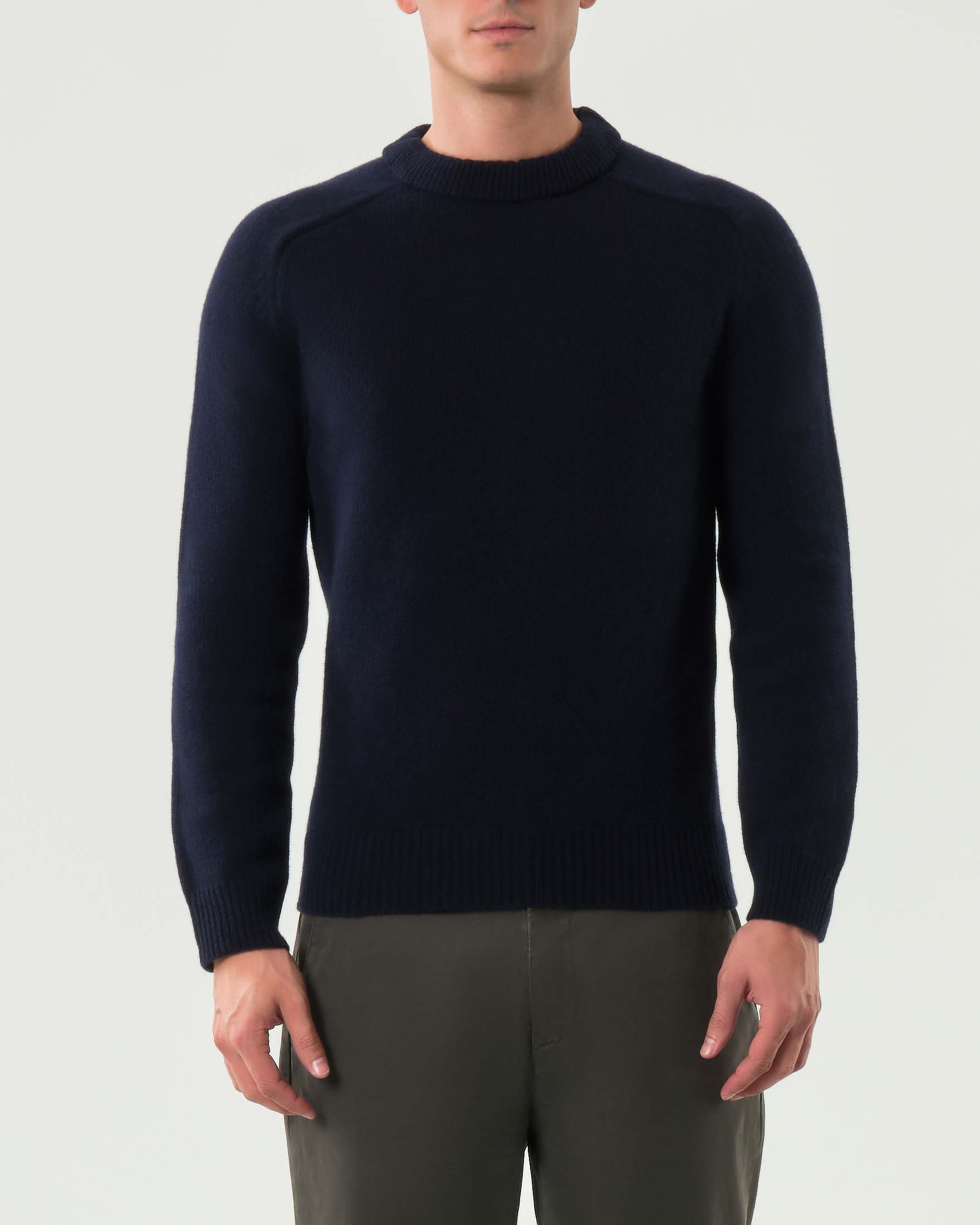 Maglia girocollo blu in lana sulla finezza 7