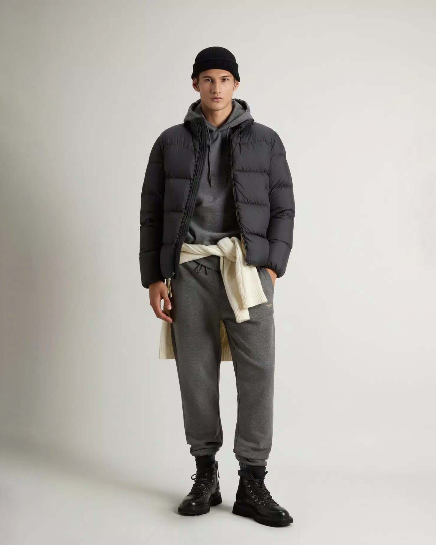 Piumino Cloud Woolrich nero in microfibra