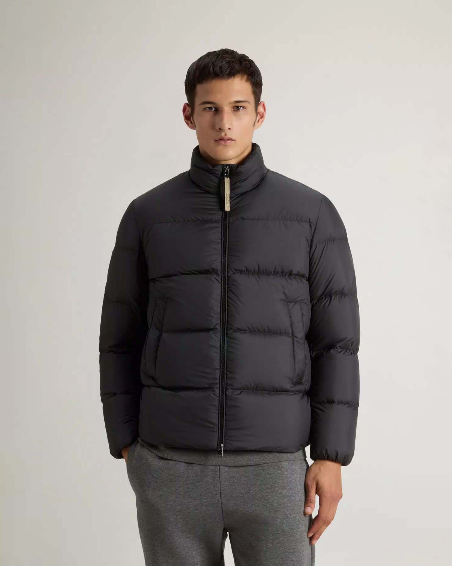 Piumino Cloud Woolrich nero in microfibra image