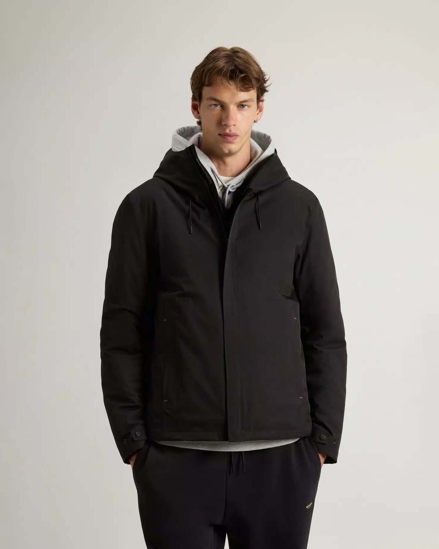 Giubbino Crestmont Woolrich nero con cappuccio