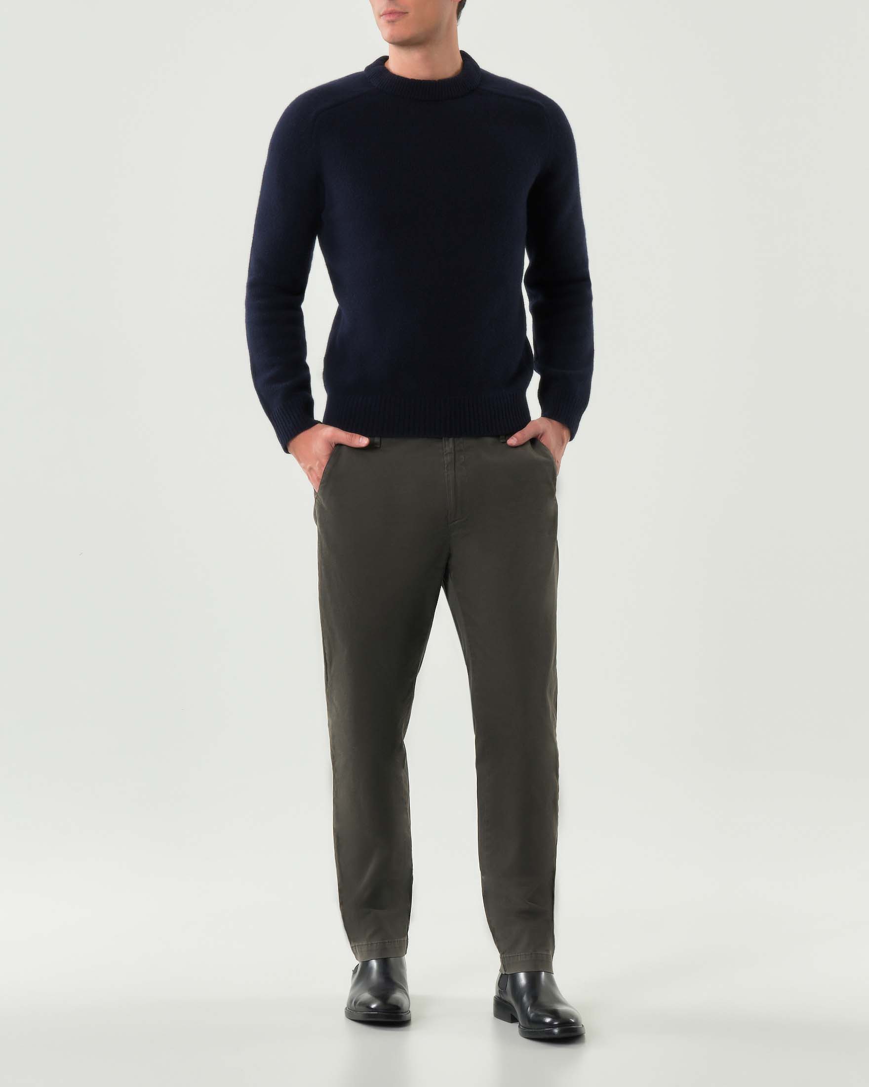 Pantalone chino verde militare tapered-fit in gabardina di cotone stretch